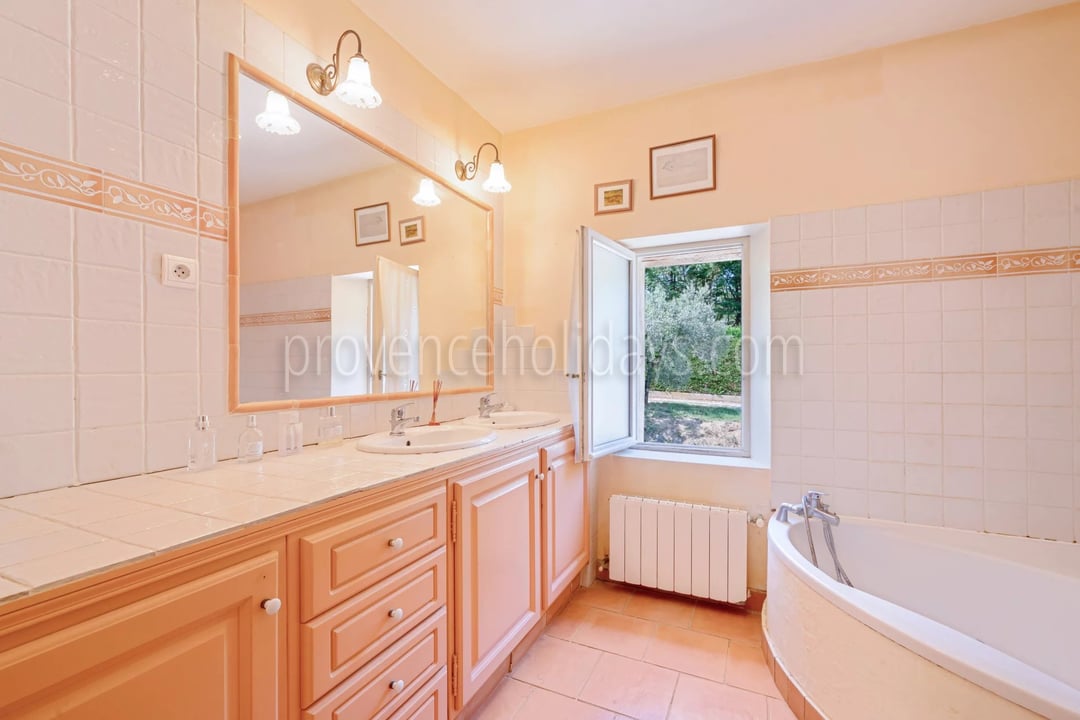 9 - Provençal mas in Ansouis: Villa: Bathroom