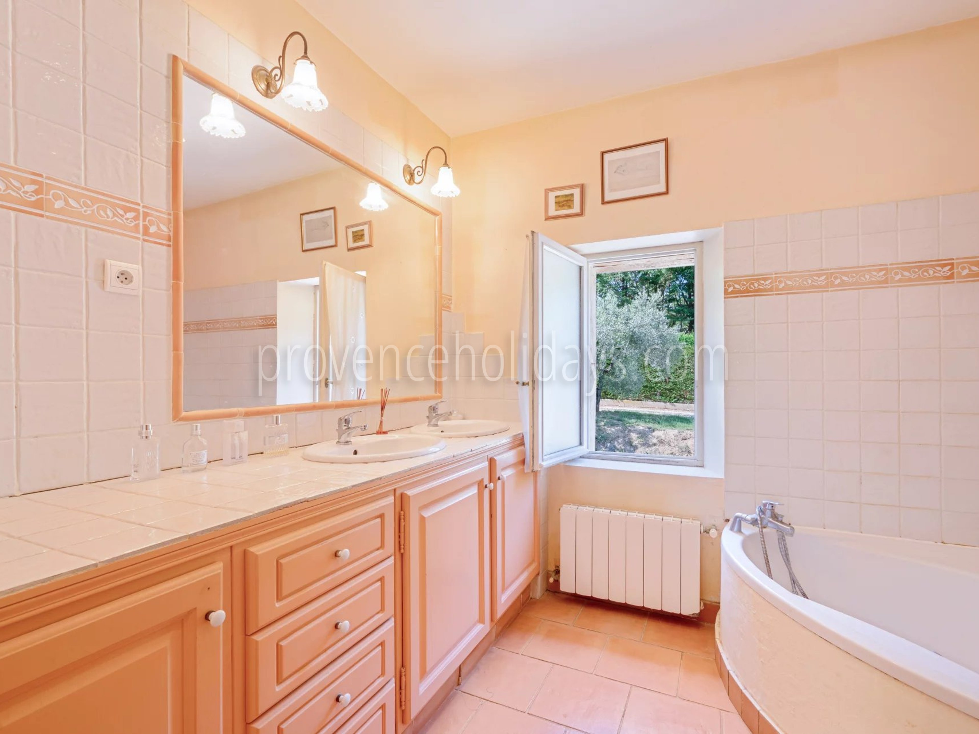 9 - Provençal mas in Ansouis: Villa: Bathroom