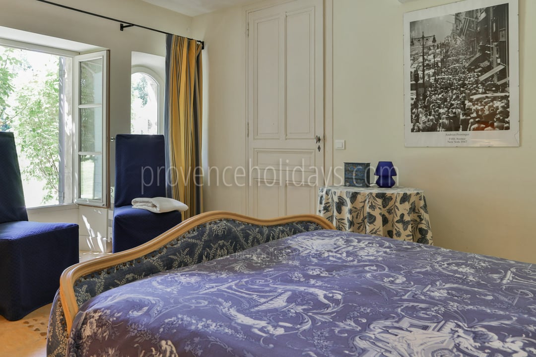 4 - Le Domaine des Cyprès: Villa: Bedroom
