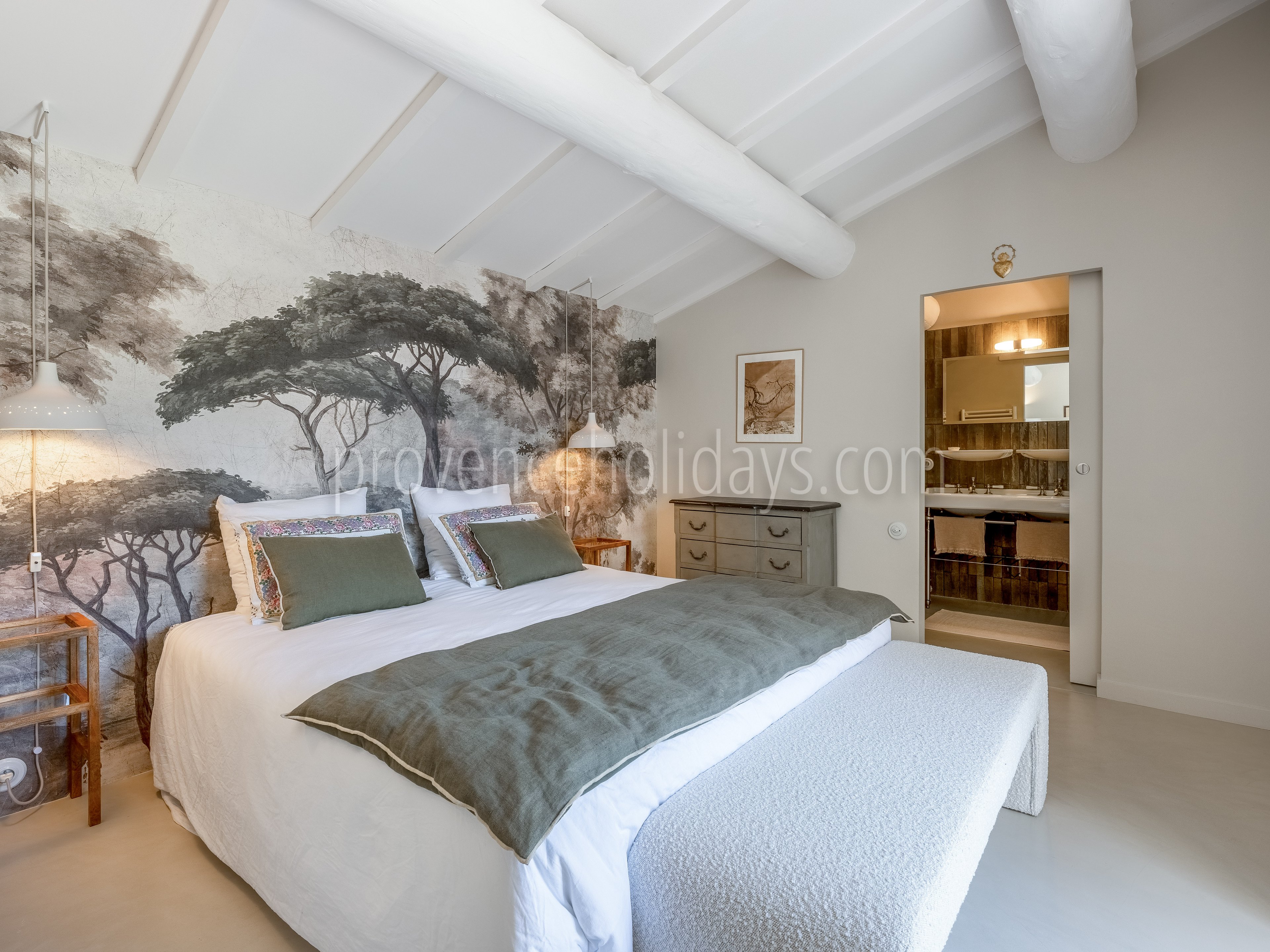 30 - Mas de la Burlande: Villa: Bedroom