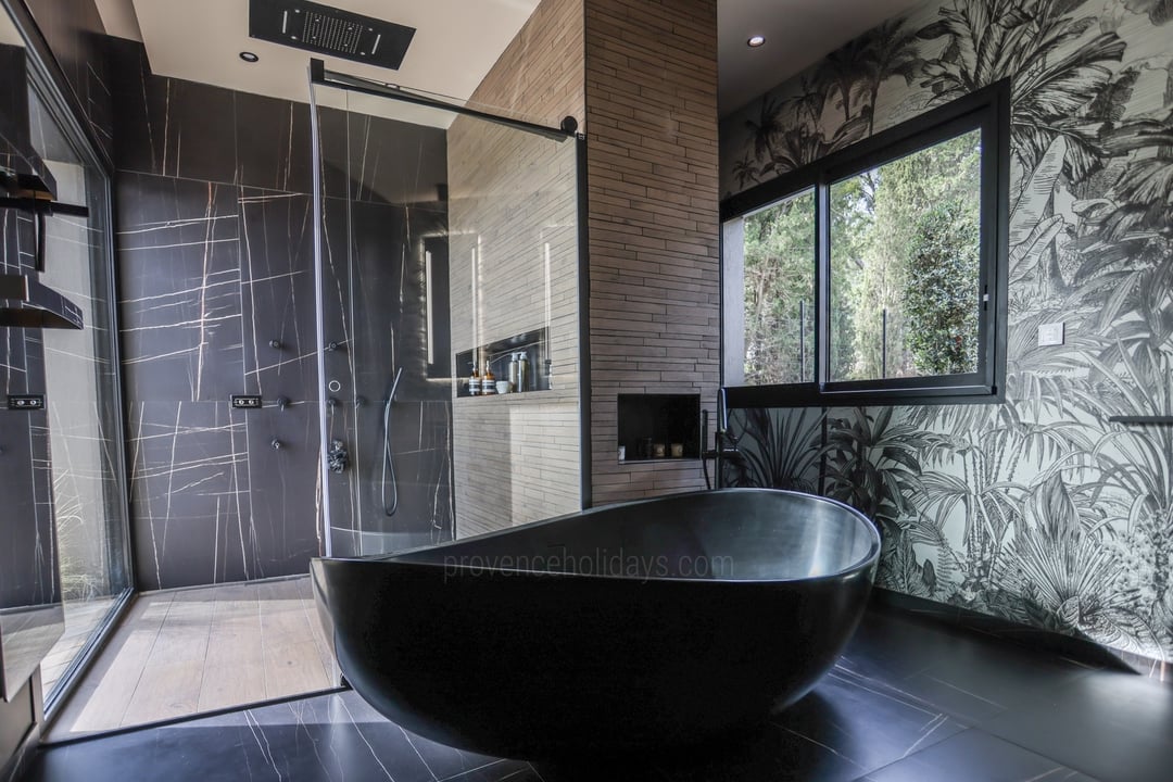 3 - Villa Bleue: Villa: Bathroom