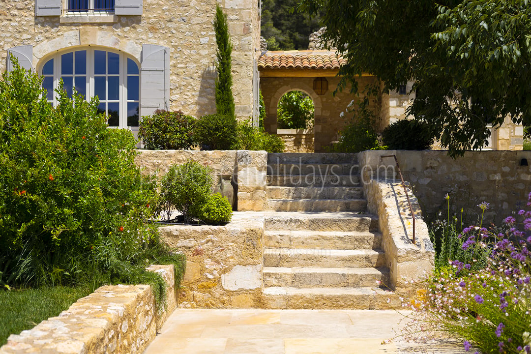 12 - Mas des Baux: Villa: Exterior