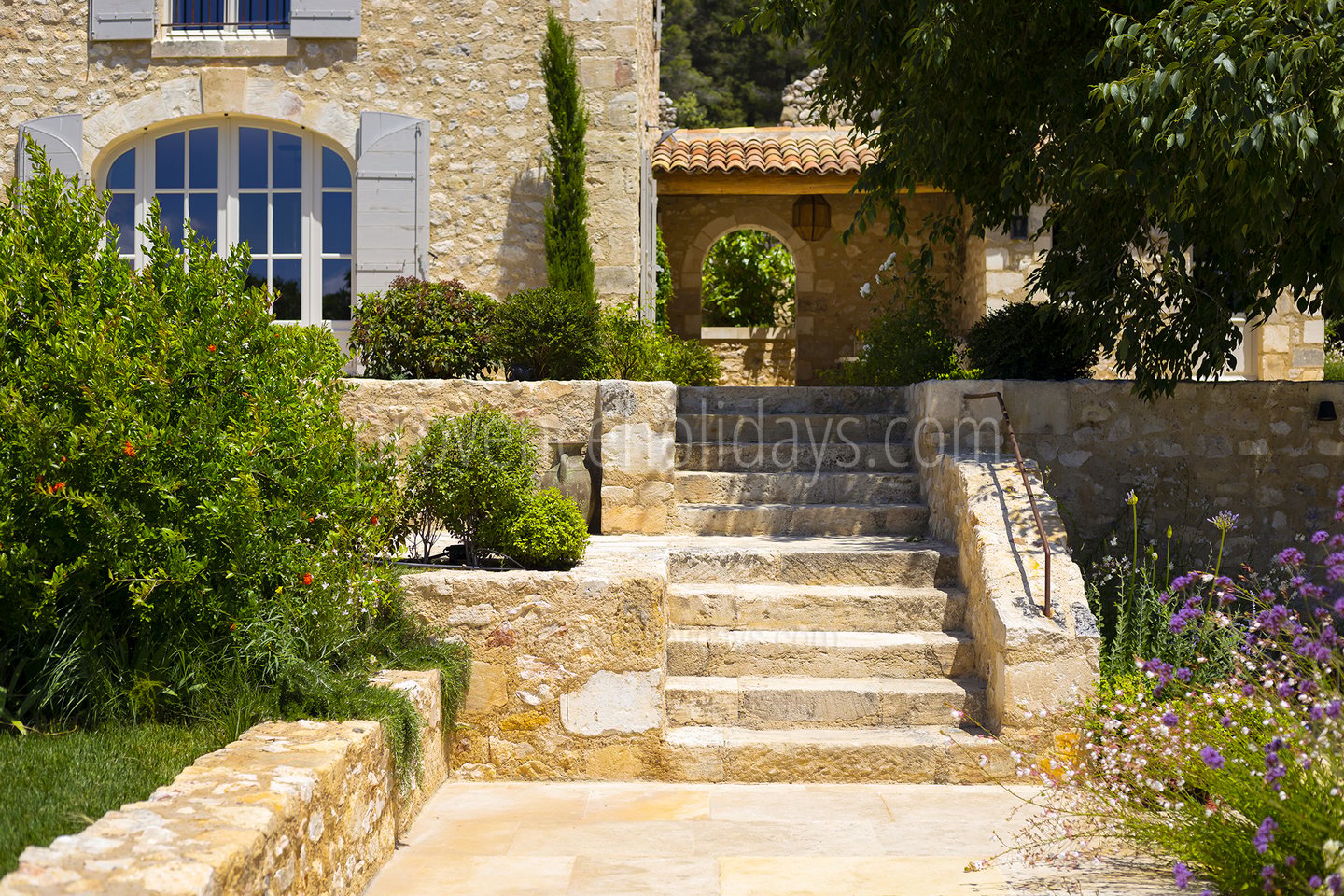 12 - Mas des Baux: Villa: Exterior