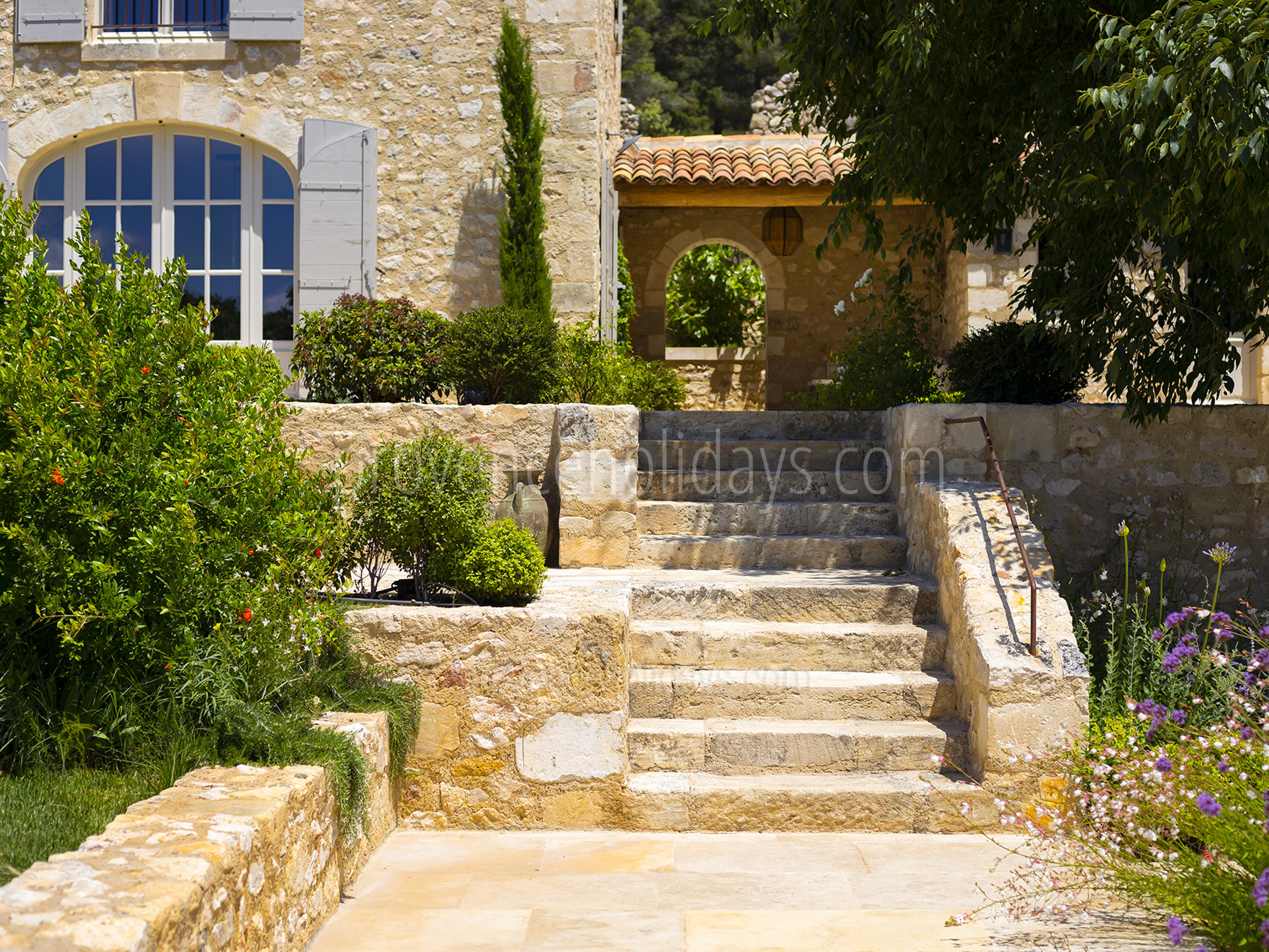 12 - Mas des Baux: Villa: Exterior