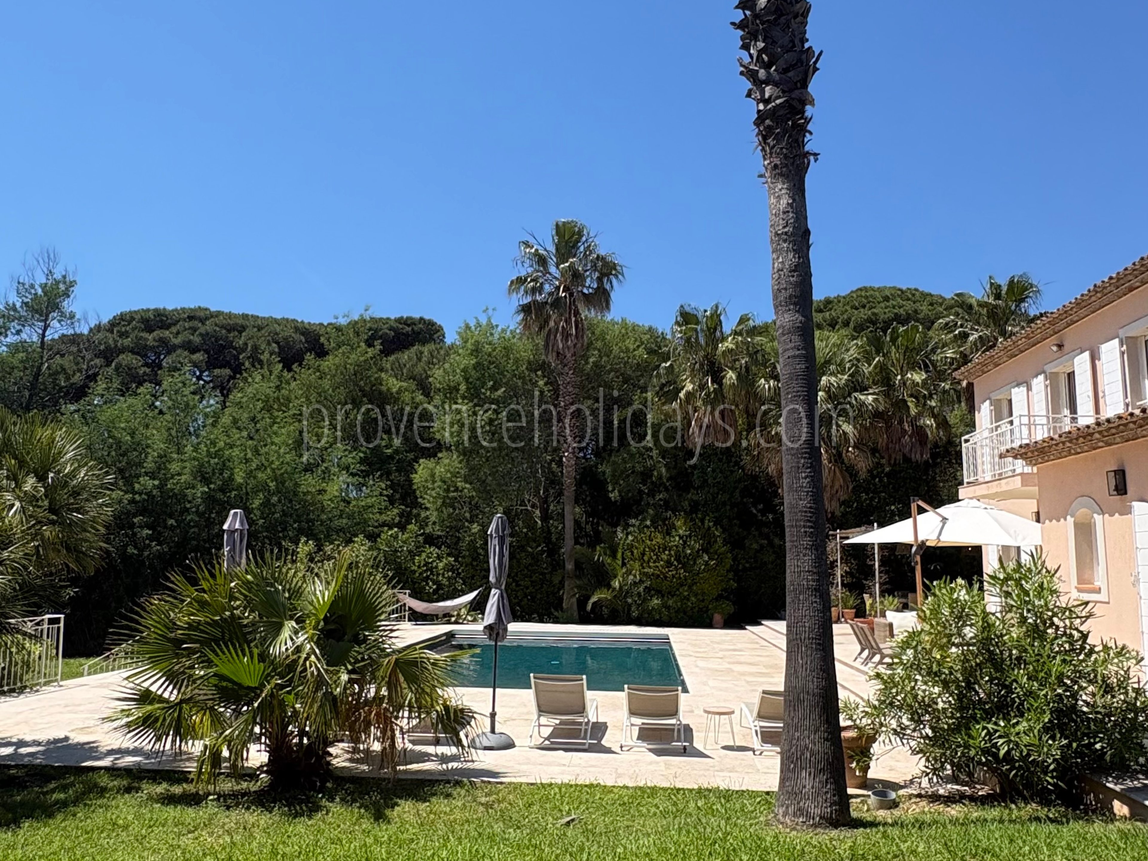 24 - Le Mas des Lys: Villa: Exterior