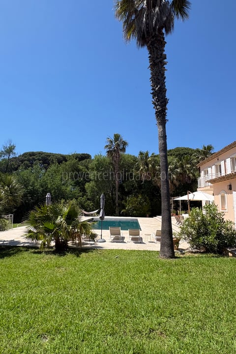 24 - Le Mas des Lys: Villa: Exterior