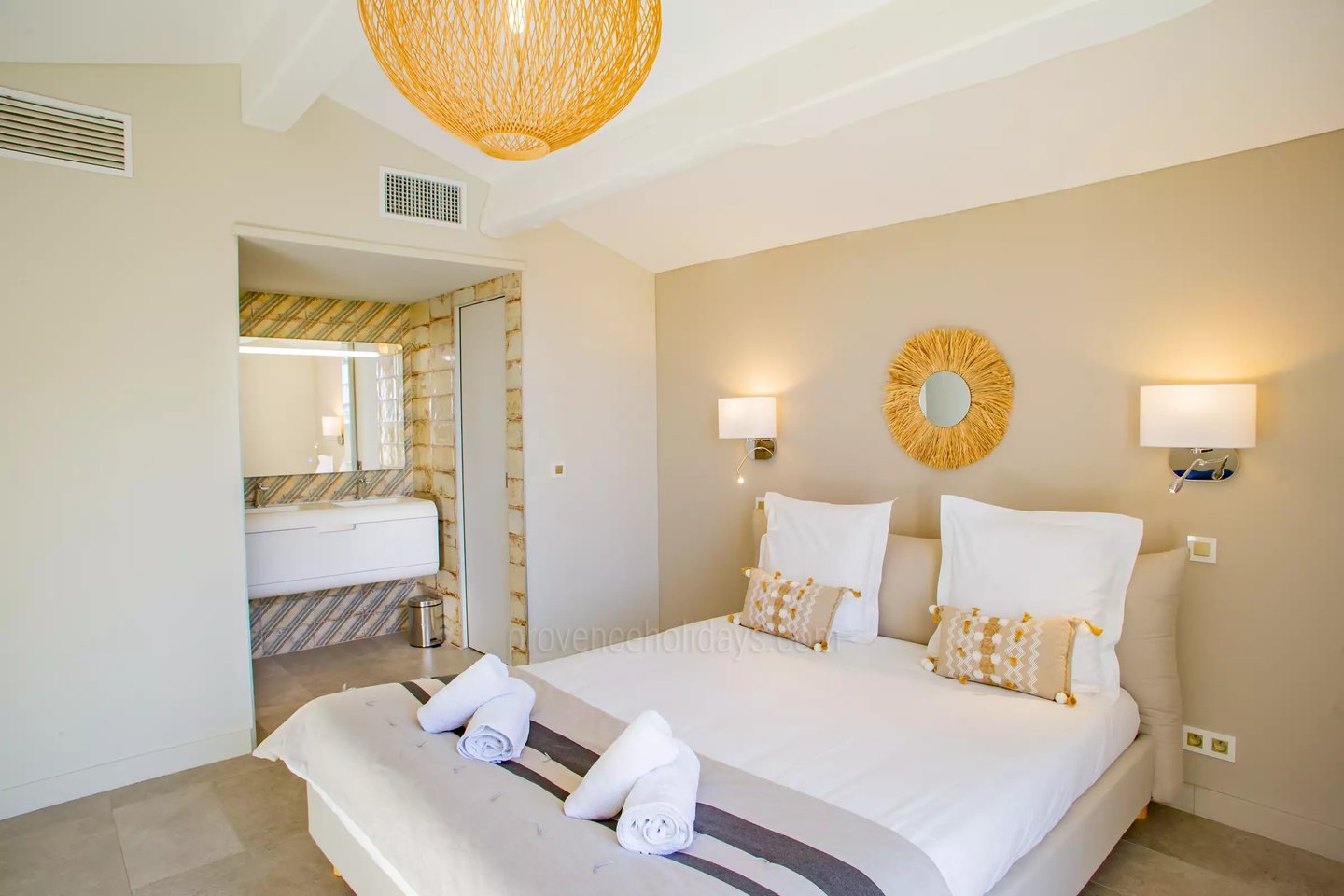 24 - Le Mas des Bories: Villa: Bedroom