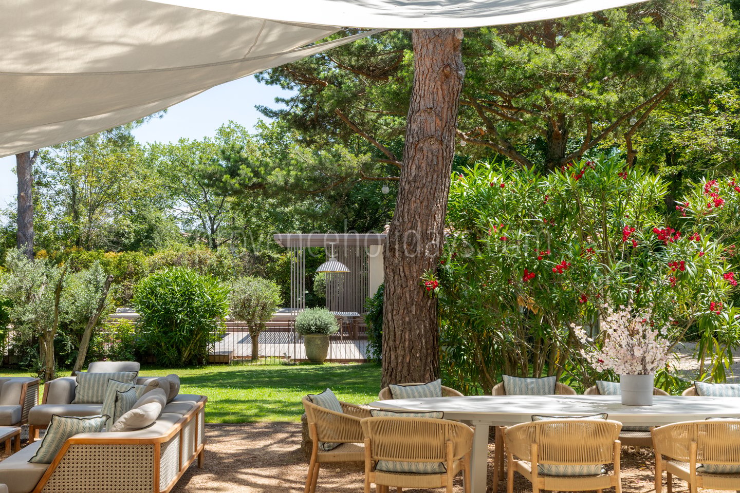 27 - Domaine Aurea: Villa: Exterior