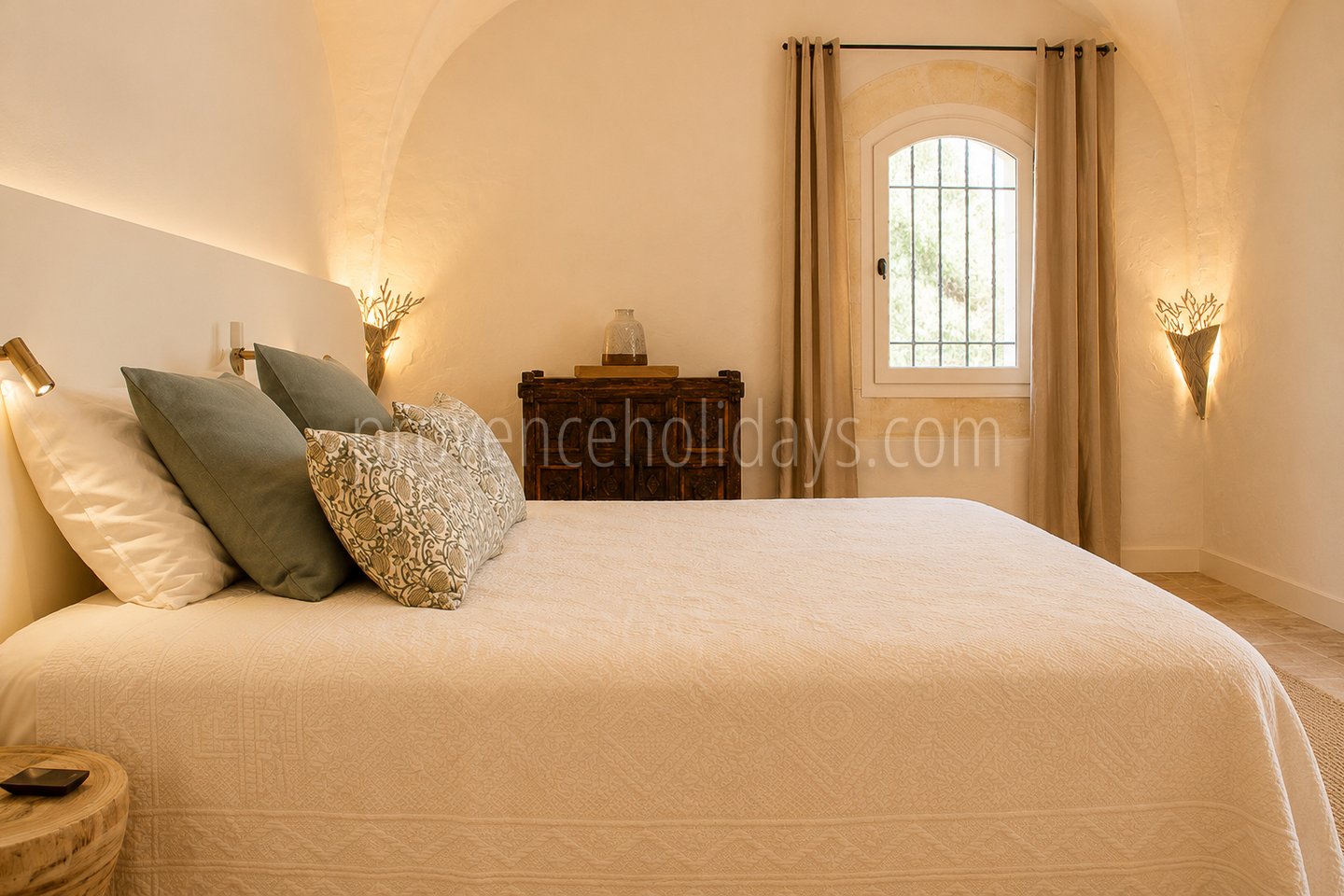 40 - Mas rénové à pied d\'Eygalières: Villa: Bedroom