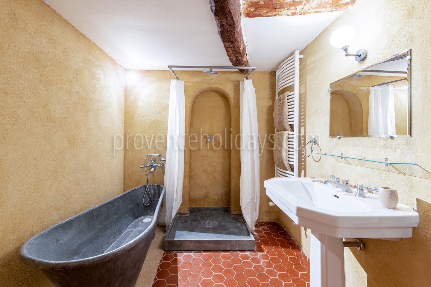 20 - La Grande Bastide d\'Ocre: Villa: Bathroom 3