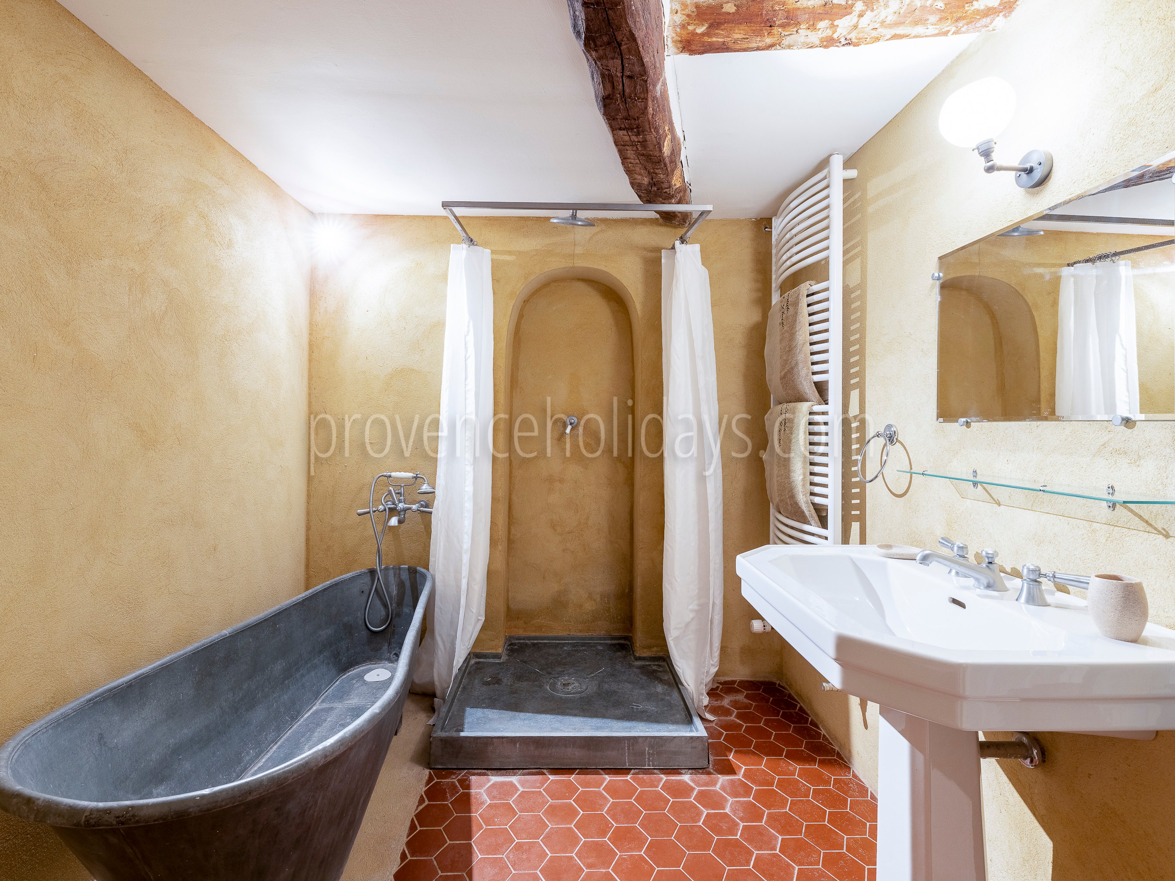 20 - La Grande Bastide d\'Ocre: Villa: Bathroom 3