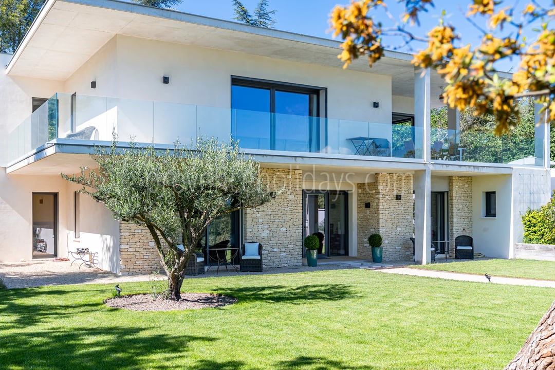 9 - Villa with pool in Gordes: Villa: Exterior