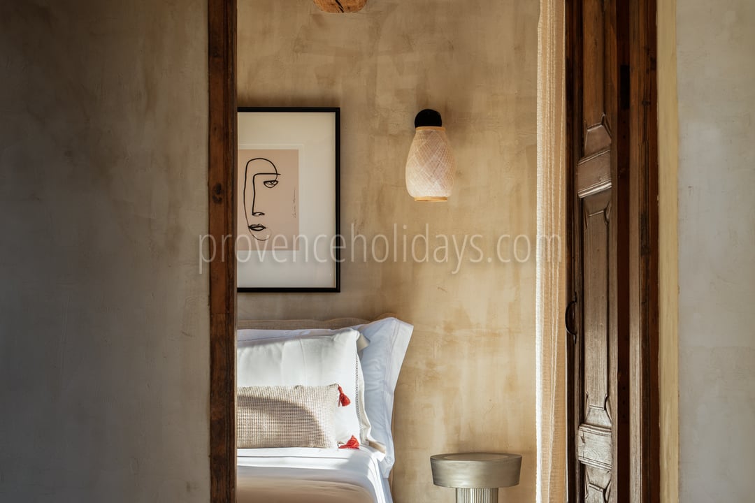 16 - La Bastide de Maussane: Villa: Bedroom