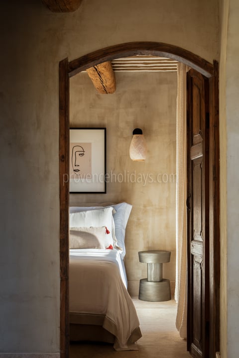 16 - La Bastide de Maussane: Villa: Bedroom