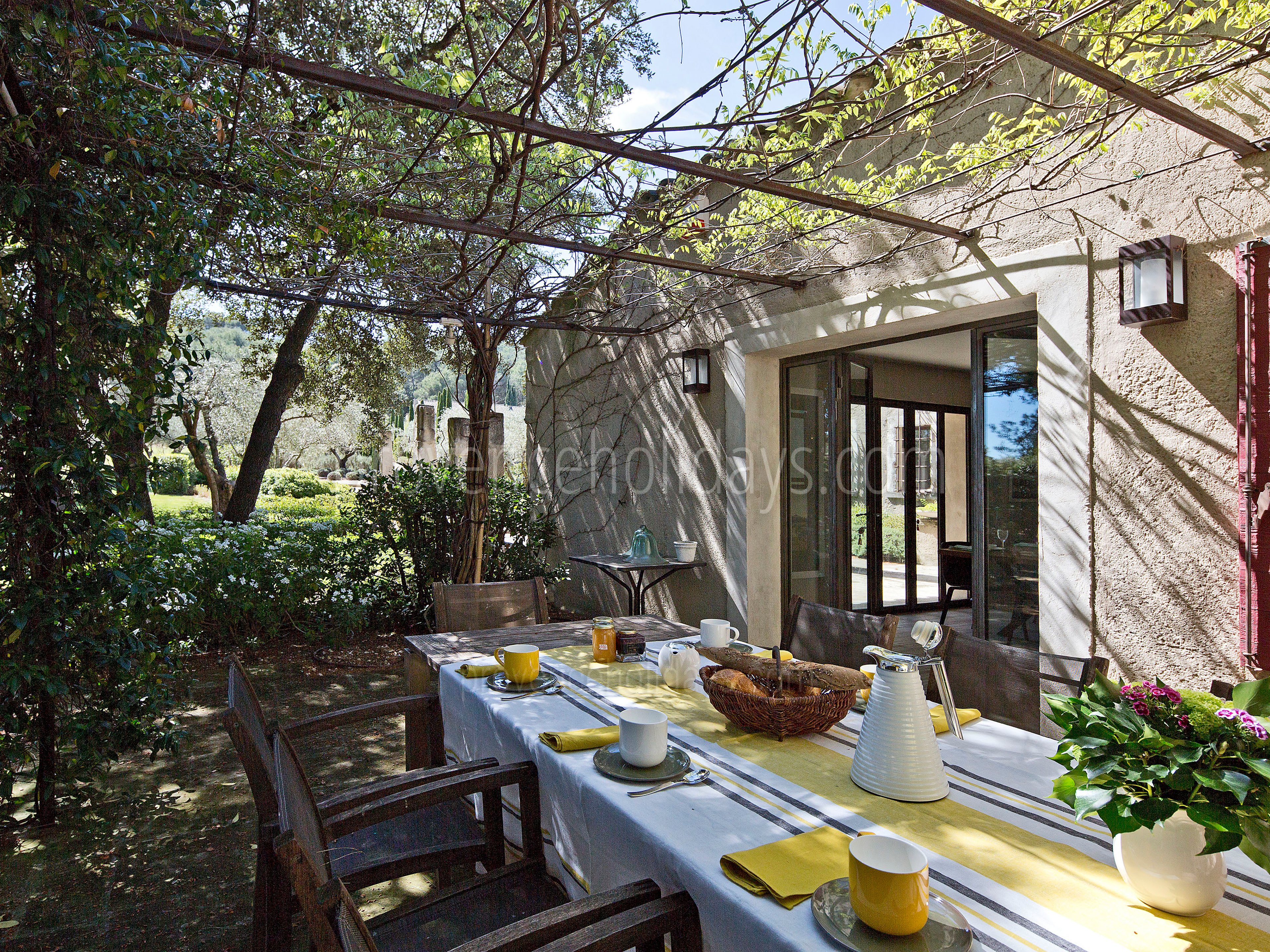 14 - Mas des Alpilles: Villa: Exterior