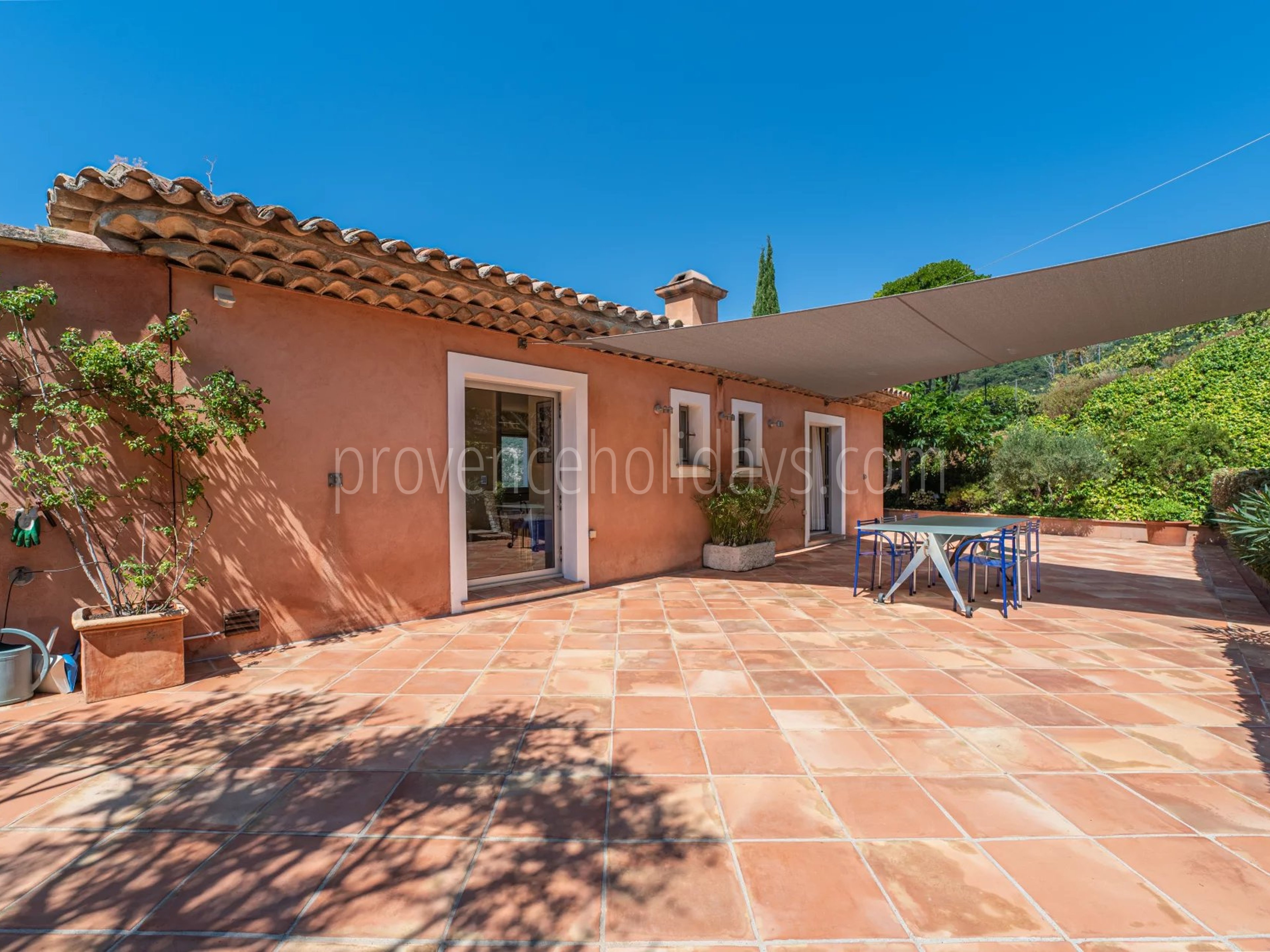 46 - Zeitgenössische Villa in Rayol-Canadel-sur-Mer: Villa: Exterior