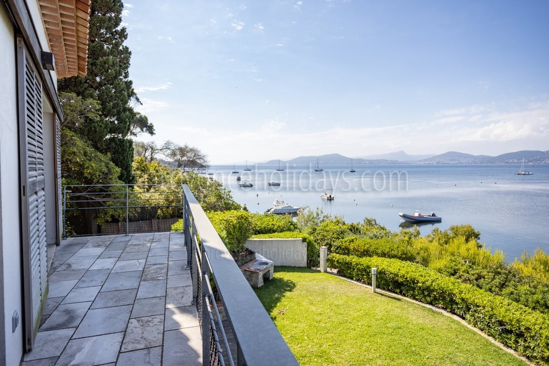 25 - Villa Giens: Villa: Exterior