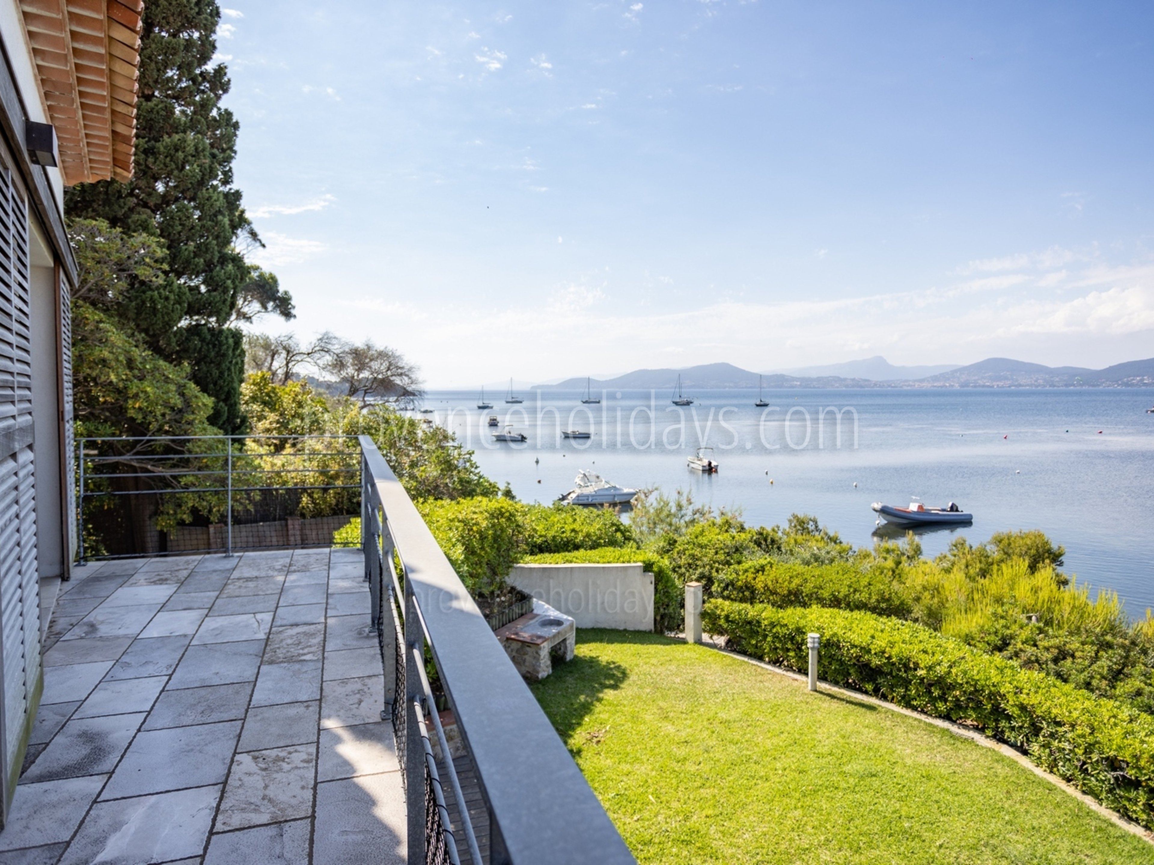 25 - Villa Giens: Villa: Exterior
