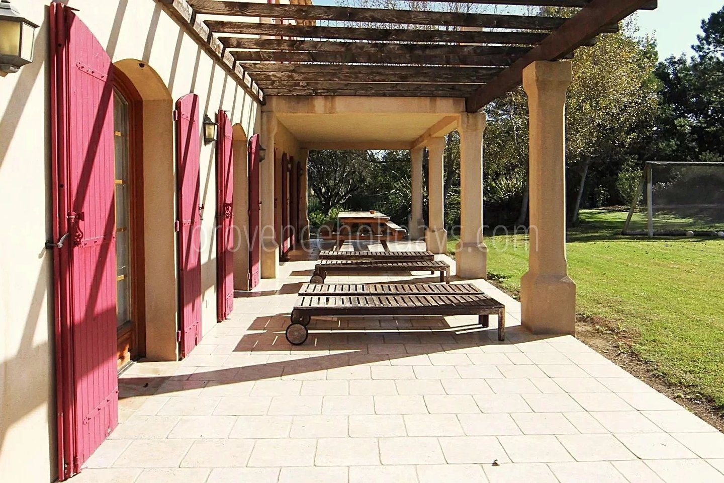 1 - Villa au cœur des vignes à Grimaud: Villa: Exterior
