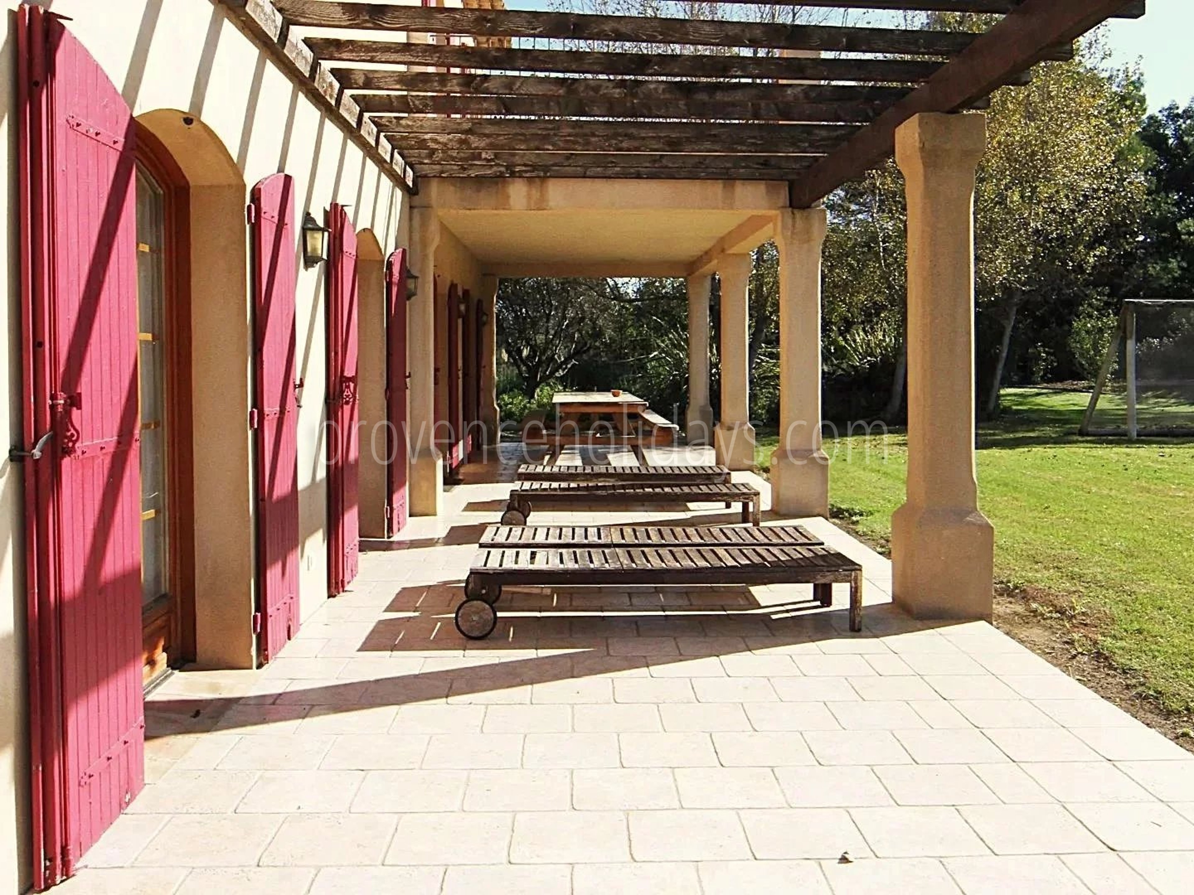 1 - Villa au cœur des vignes à Grimaud: Villa: Exterior