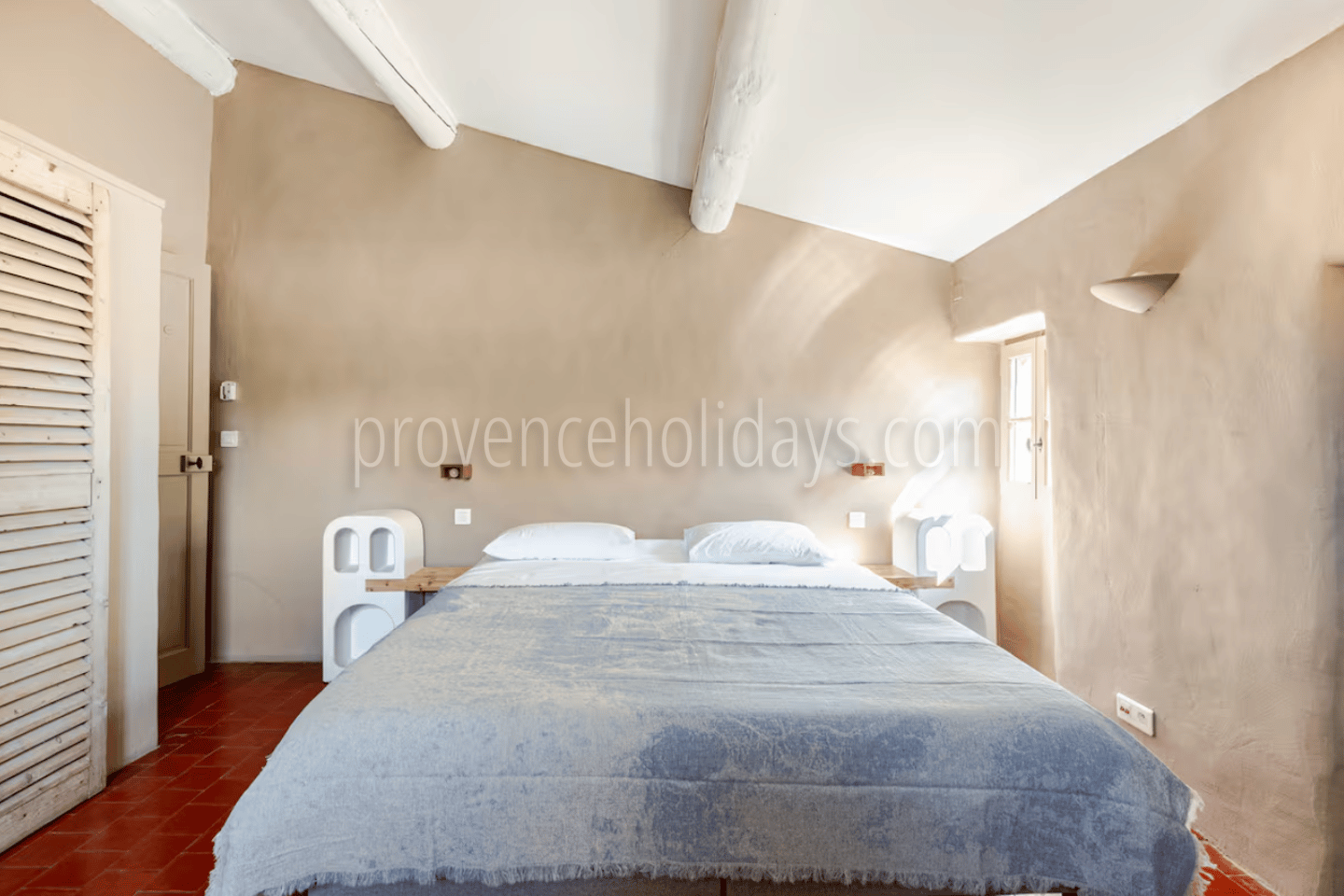 19 - Les Vues du Luberon: Villa: Bedroom
