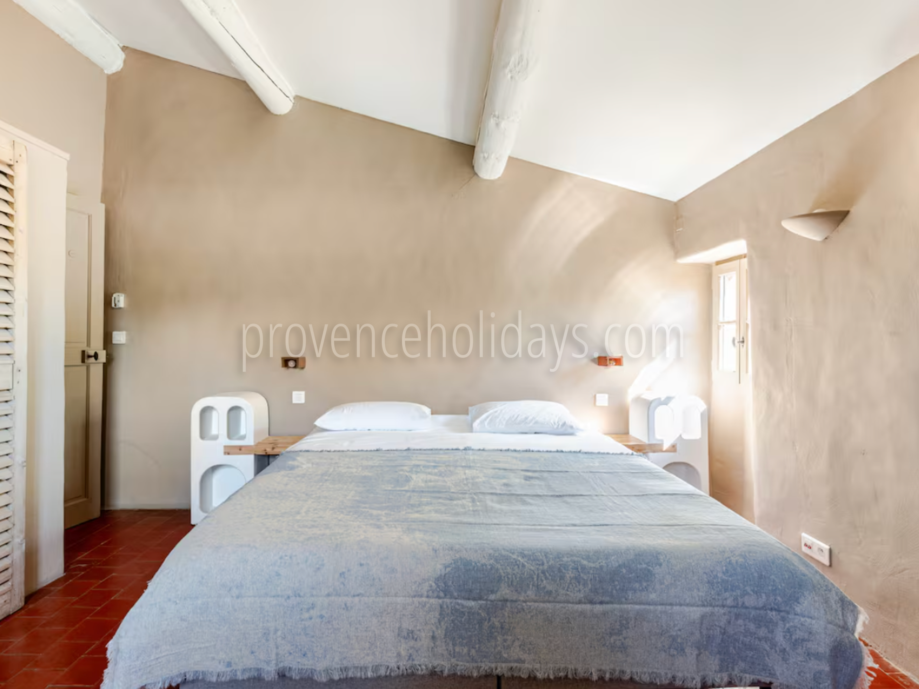 19 - Les Vues du Luberon: Villa: Bedroom