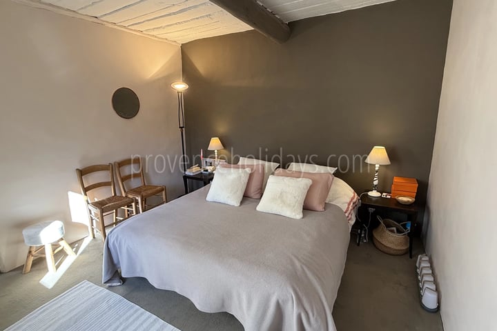 5 - Woning met gîtes in Gordes: Villa: Bedroom