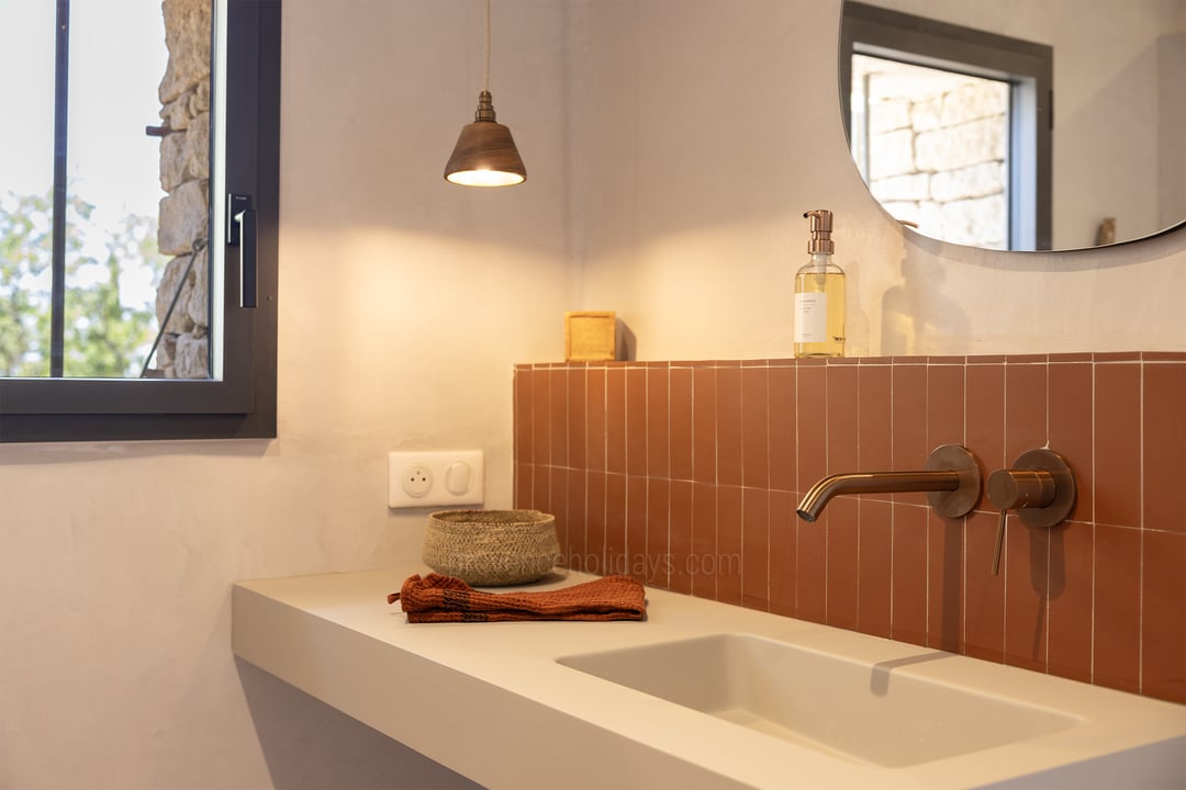 5 - Mas des Chênes Blancs: Villa: Bathroom