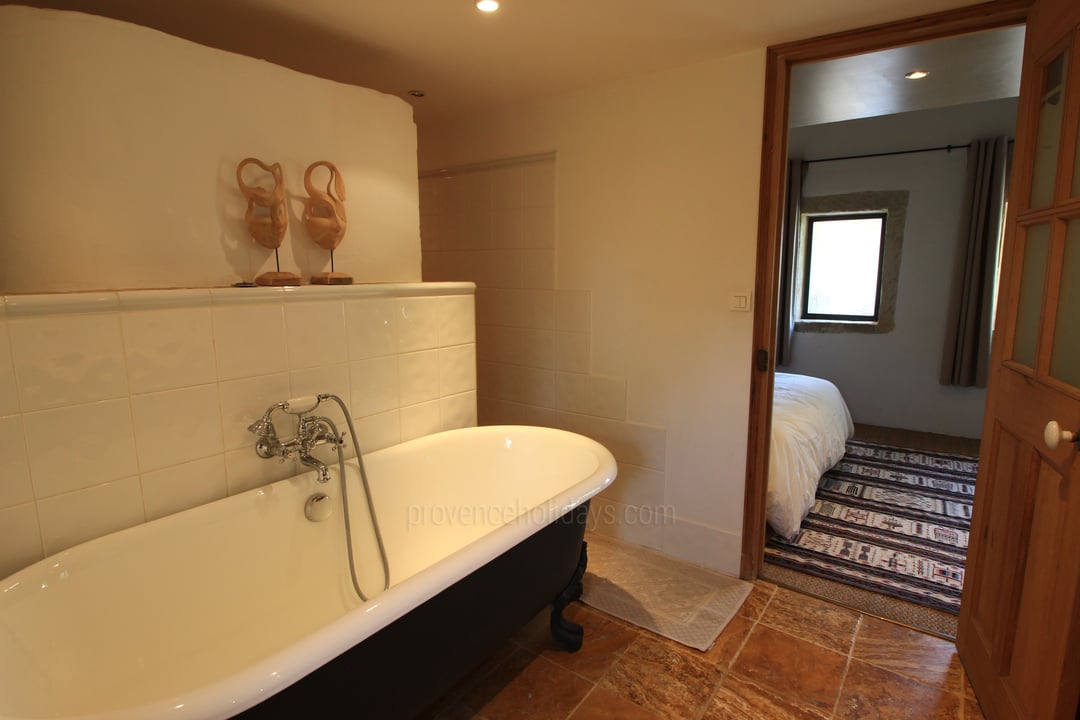 33 - Le Mas de la Combe: Villa: Bathroom