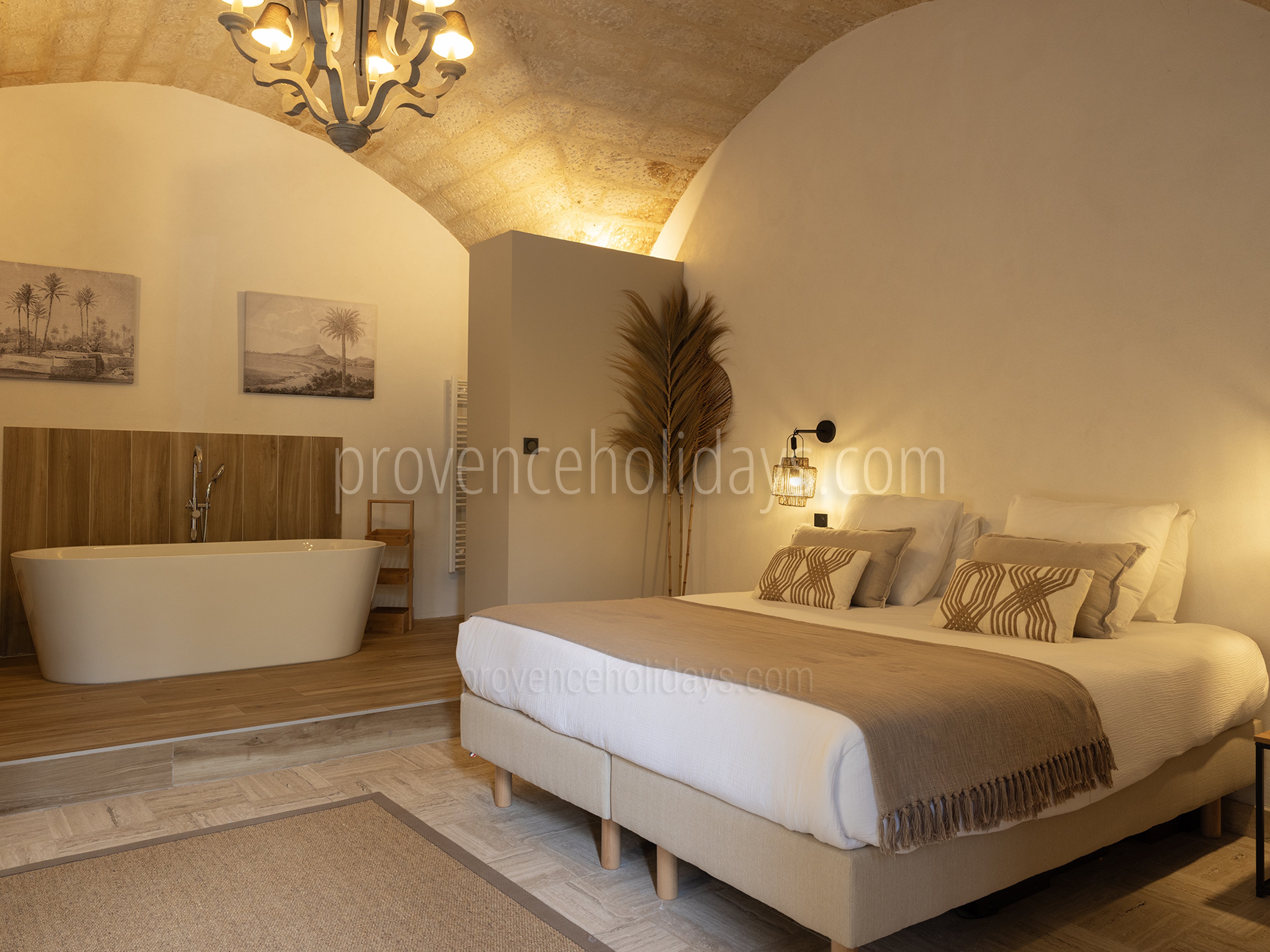 2 - La Bâtisse d\'Uzès: Villa: Bedroom