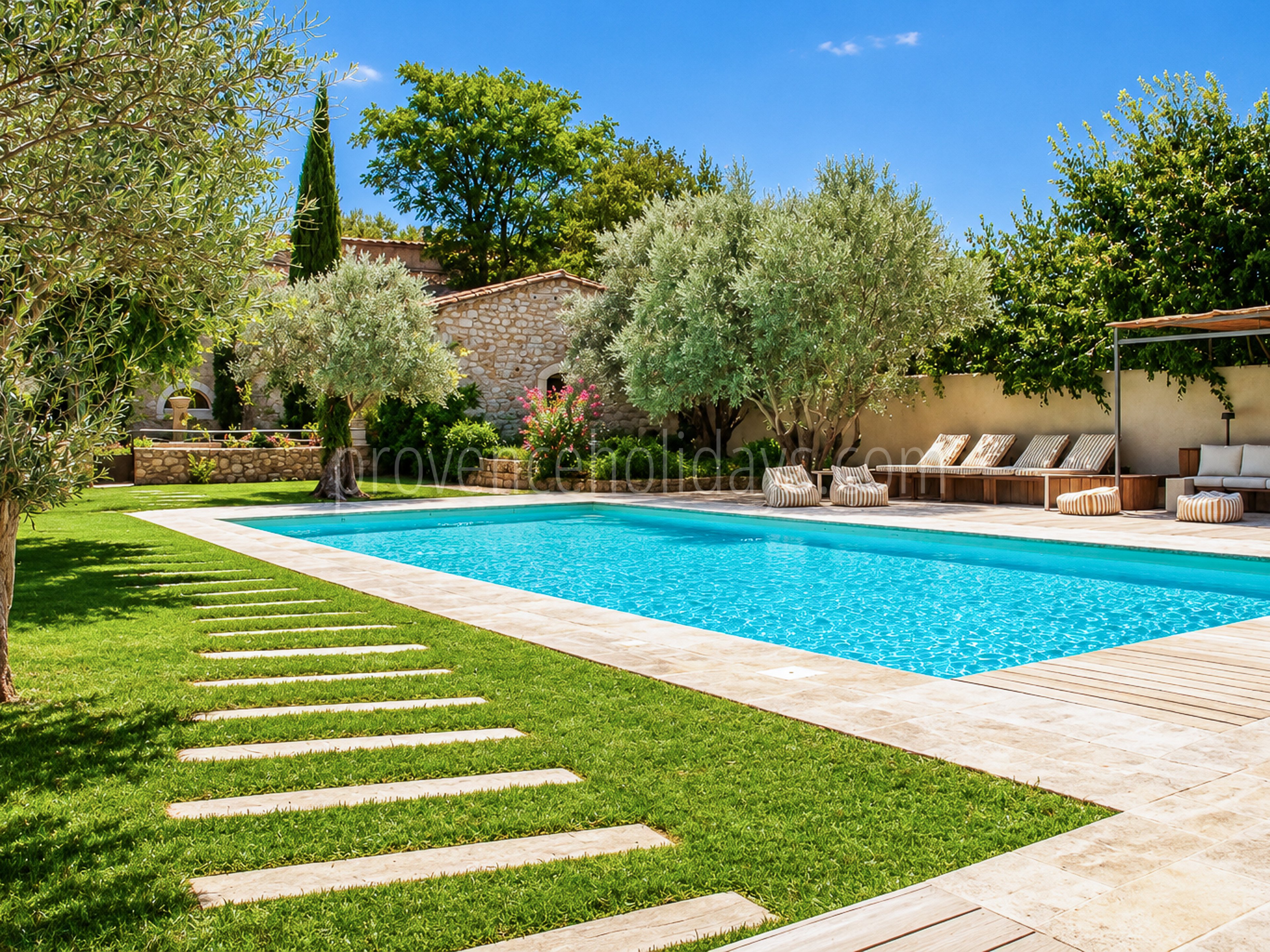 17 - Mas rénové à pied d\'Eygalières: Villa: Pool
