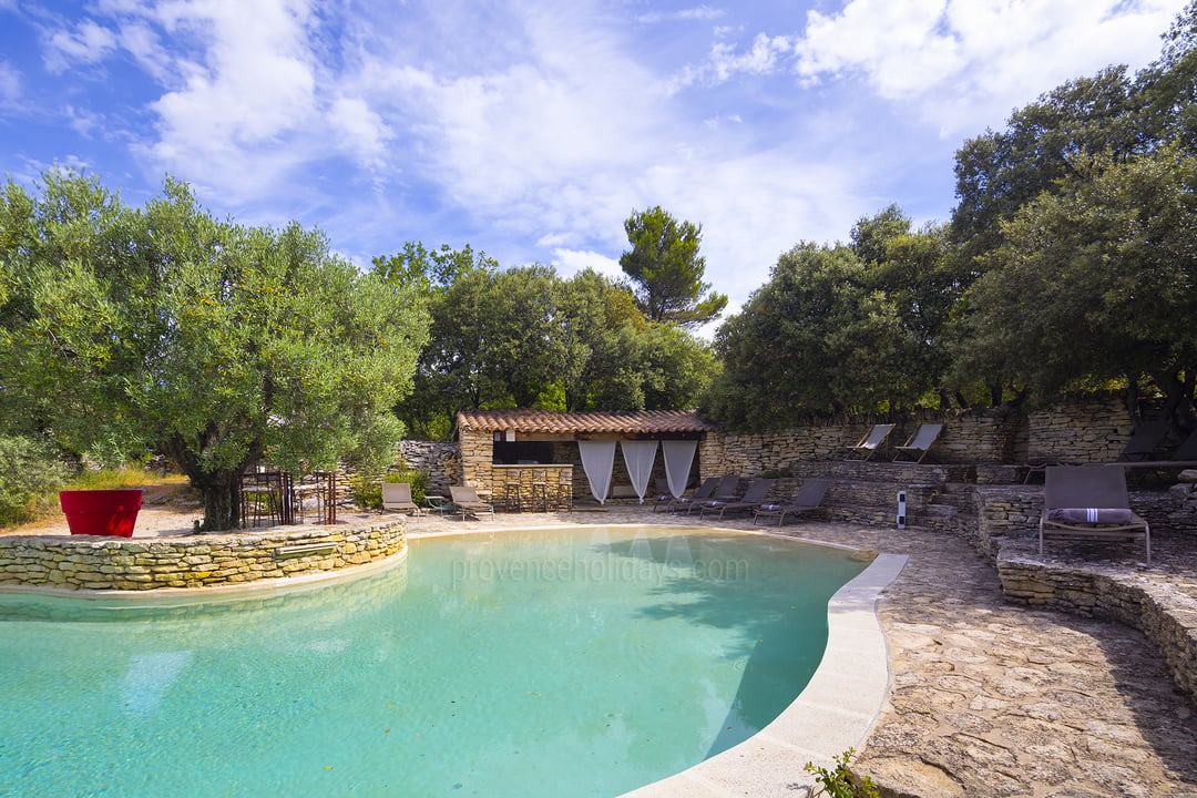 Une bastide du XIXe siècle au milieu de la garrigue