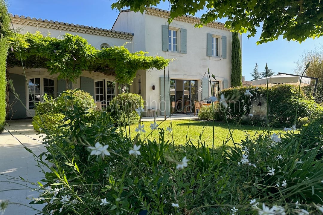 Elegant mas provençal with swimming pool in Saint-Rémy-de-Provence