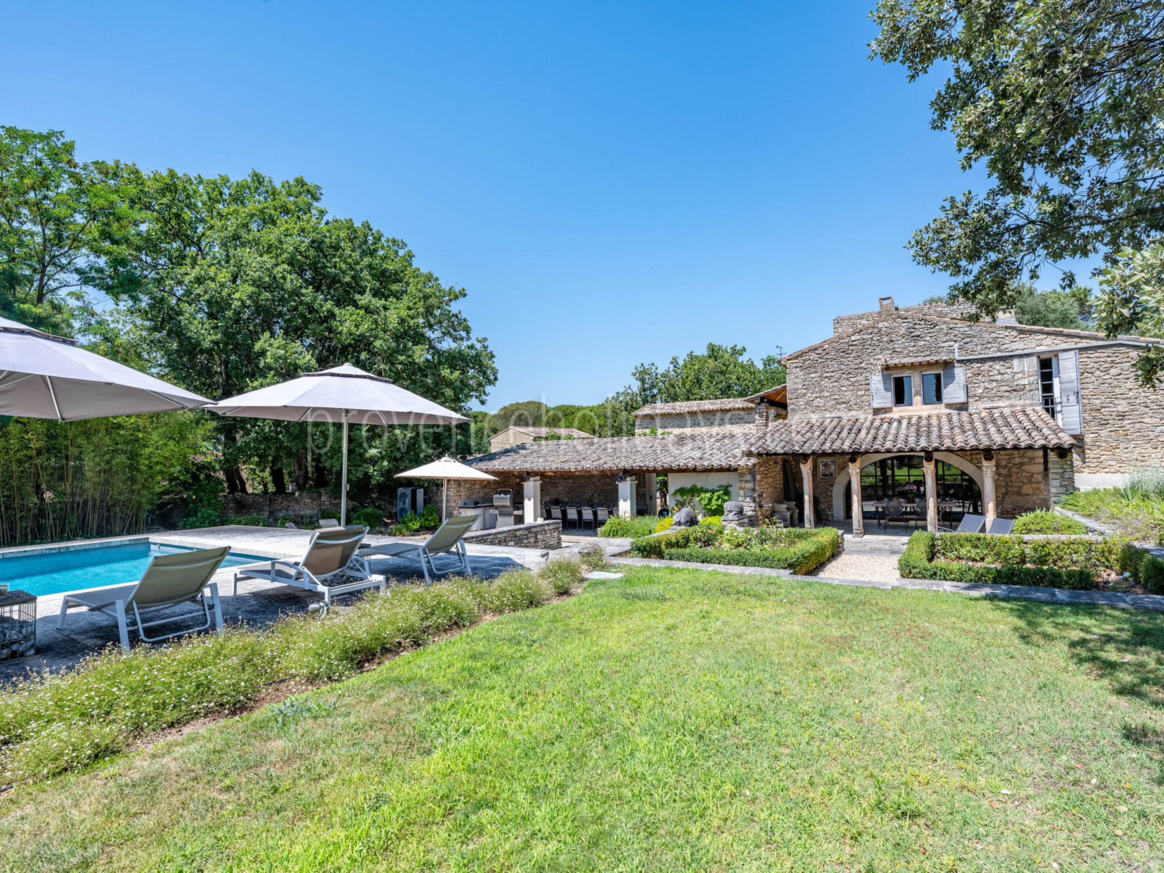 51 - Le Mas aux Gargouilles: Villa: Exterior