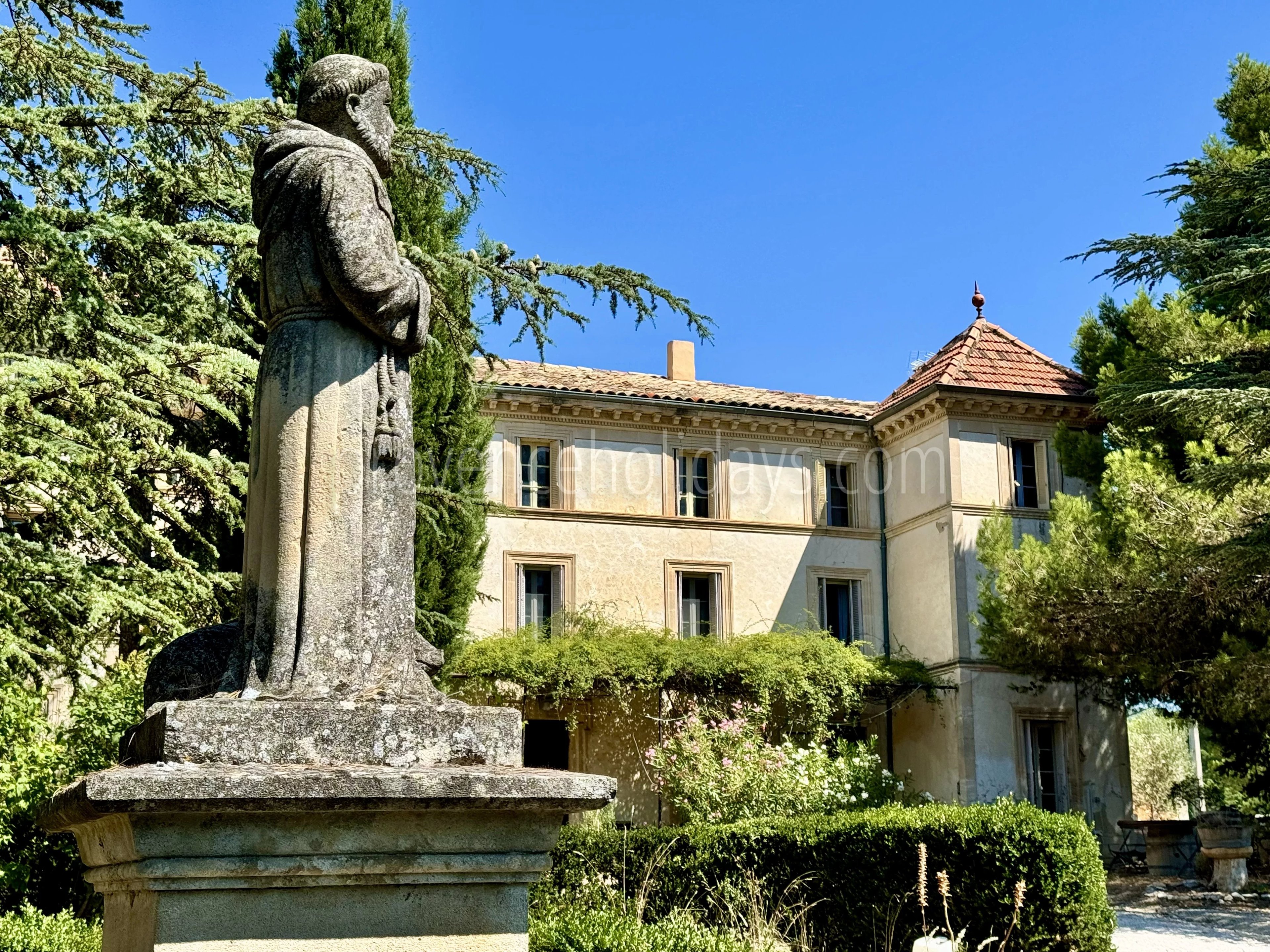 1 - Renovated château in Gordes: Villa: Exterior