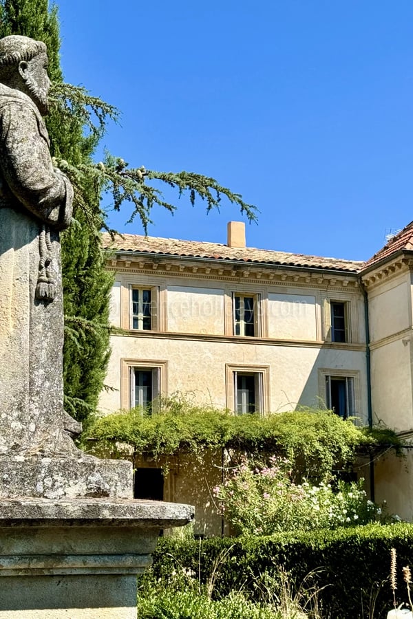 1 - Renovated château in Gordes: Villa: Exterior