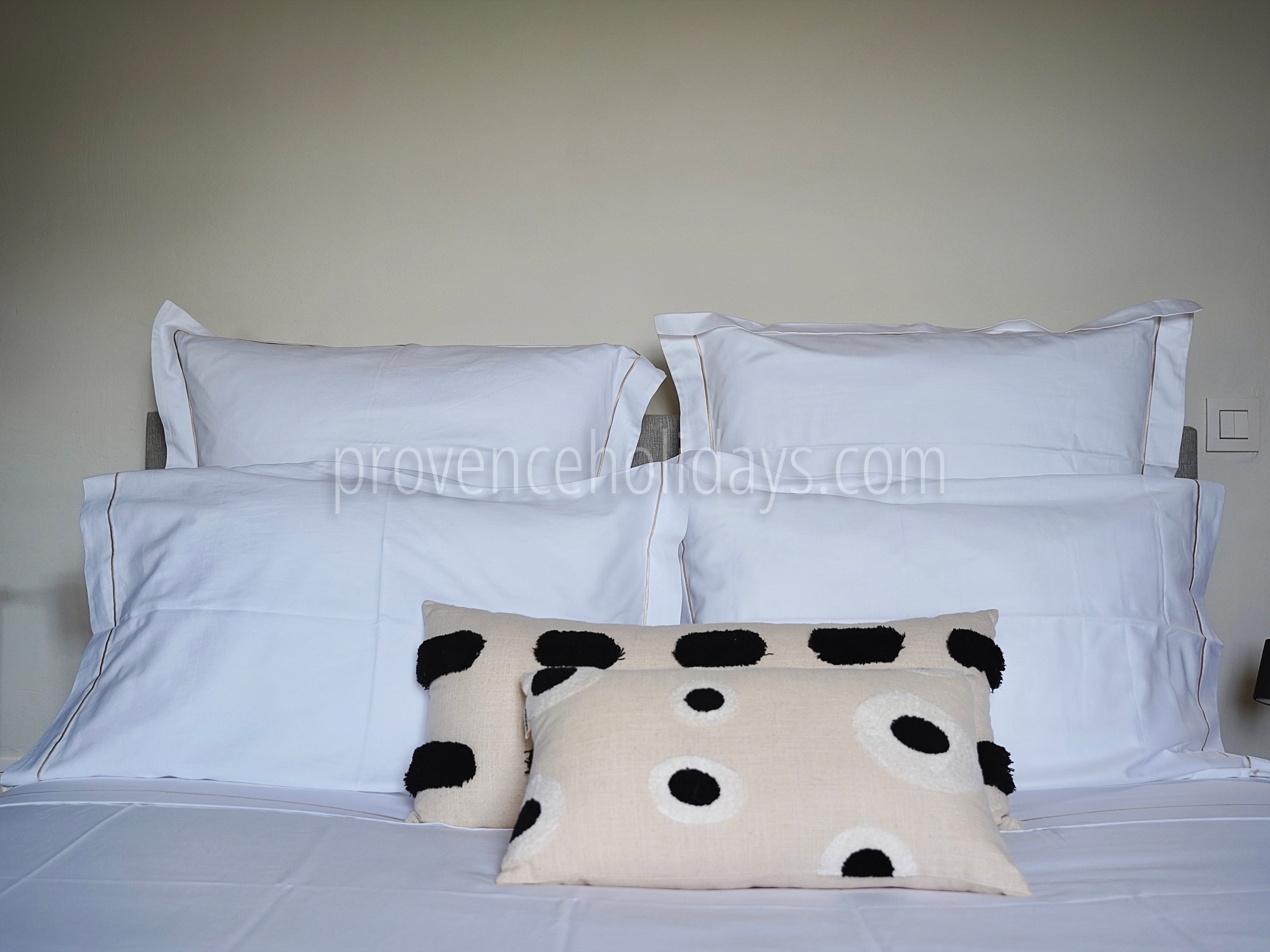 20 - Le Mazet des Collines: Villa: Bedroom 2