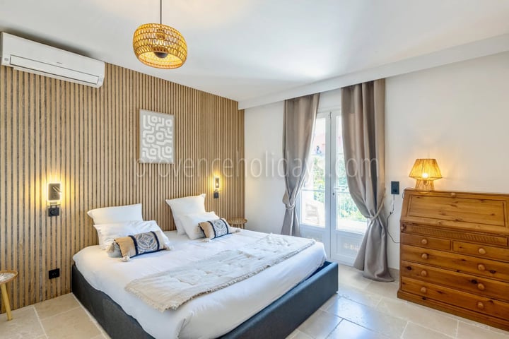 18 - Zeitgenössische Villa in Saint-Raphaël: Villa: Bedroom