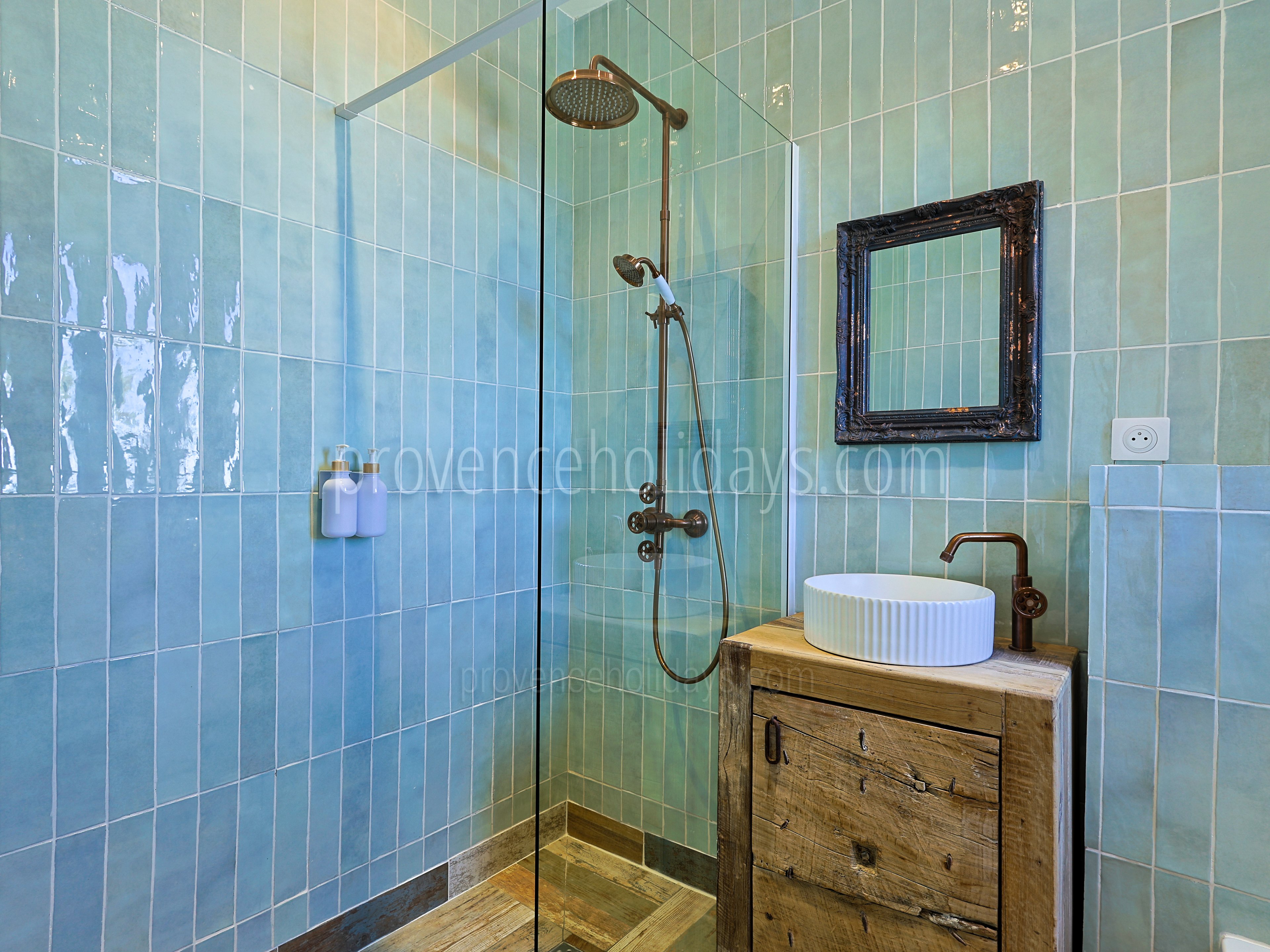 11 - Le Mas de la Garde: Villa: Bathroom