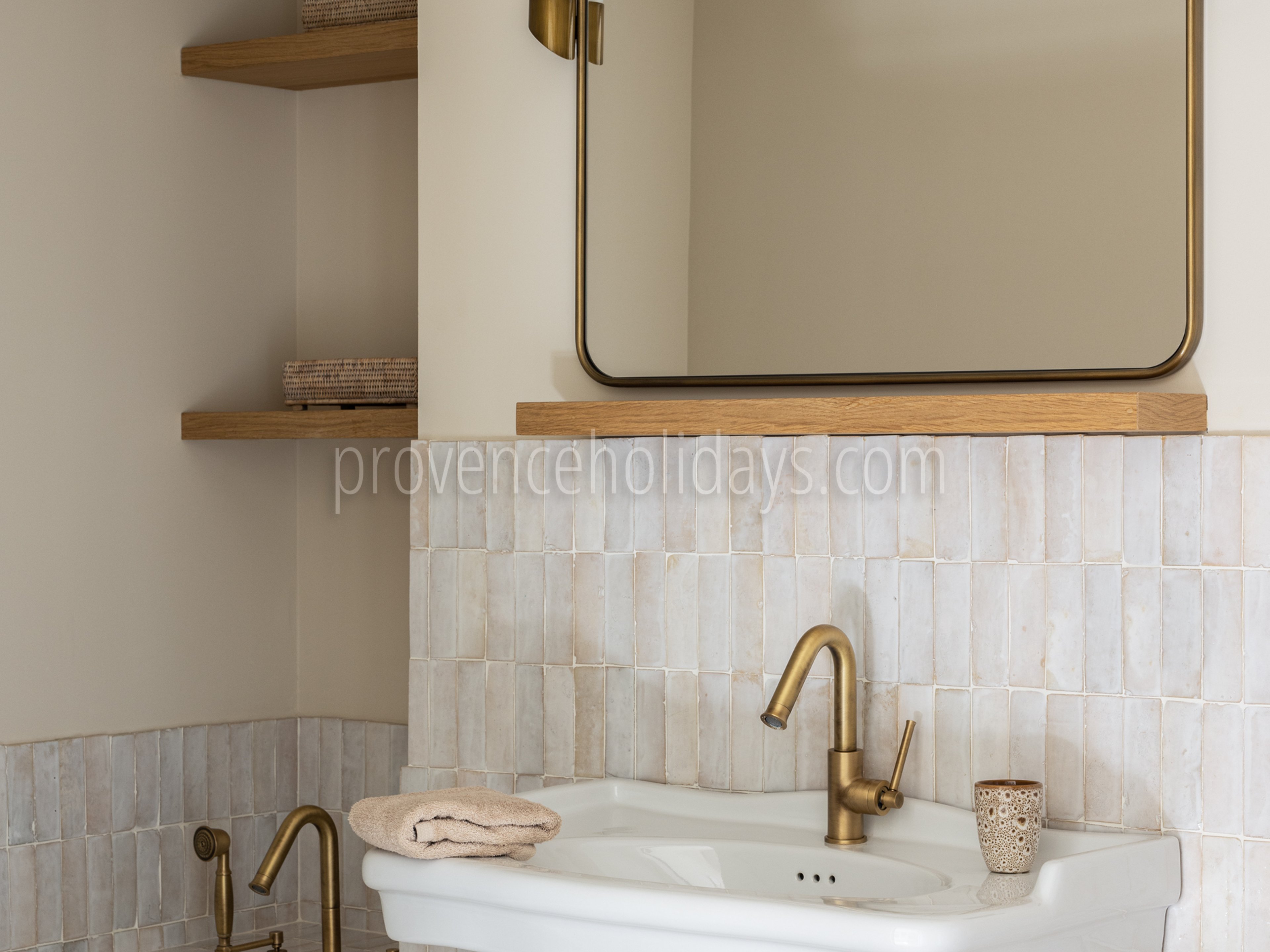 46 - Mas Chabaud: Villa: Bathroom