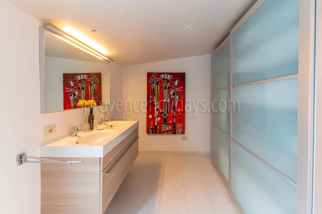 22 - Zeitgenössische Villa in Rayol-Canadel-sur-Mer: Villa: Bathroom