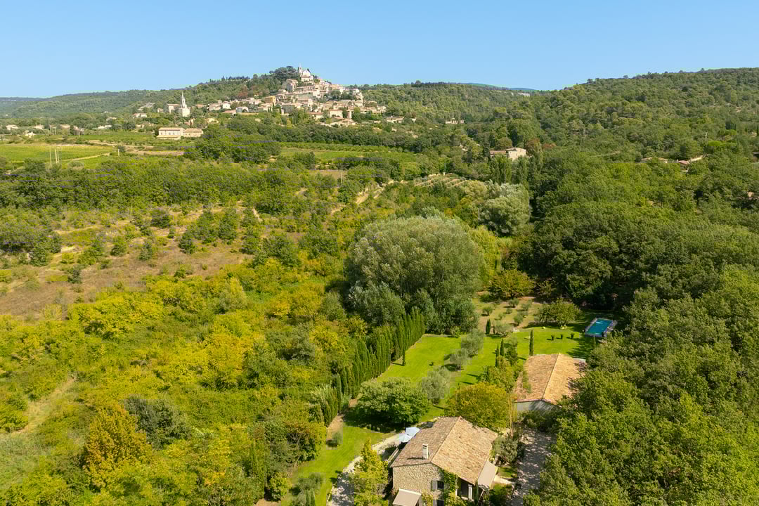 Superb properties at the foot of the village of Bonnieux