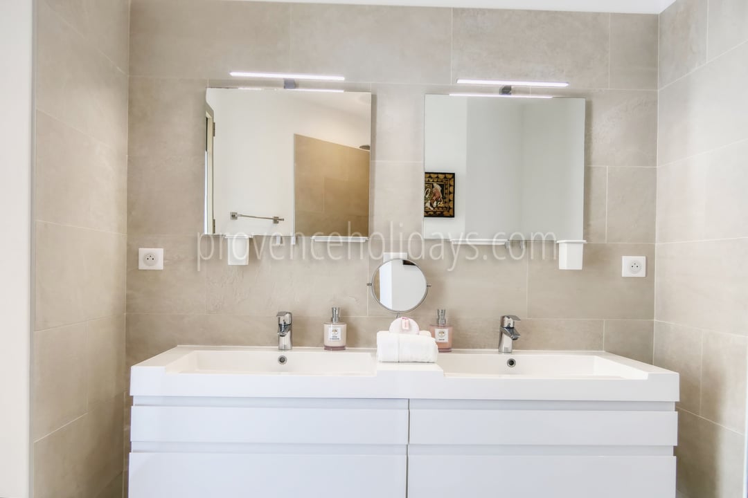 6 - Villa Florensia: Villa: Bathroom