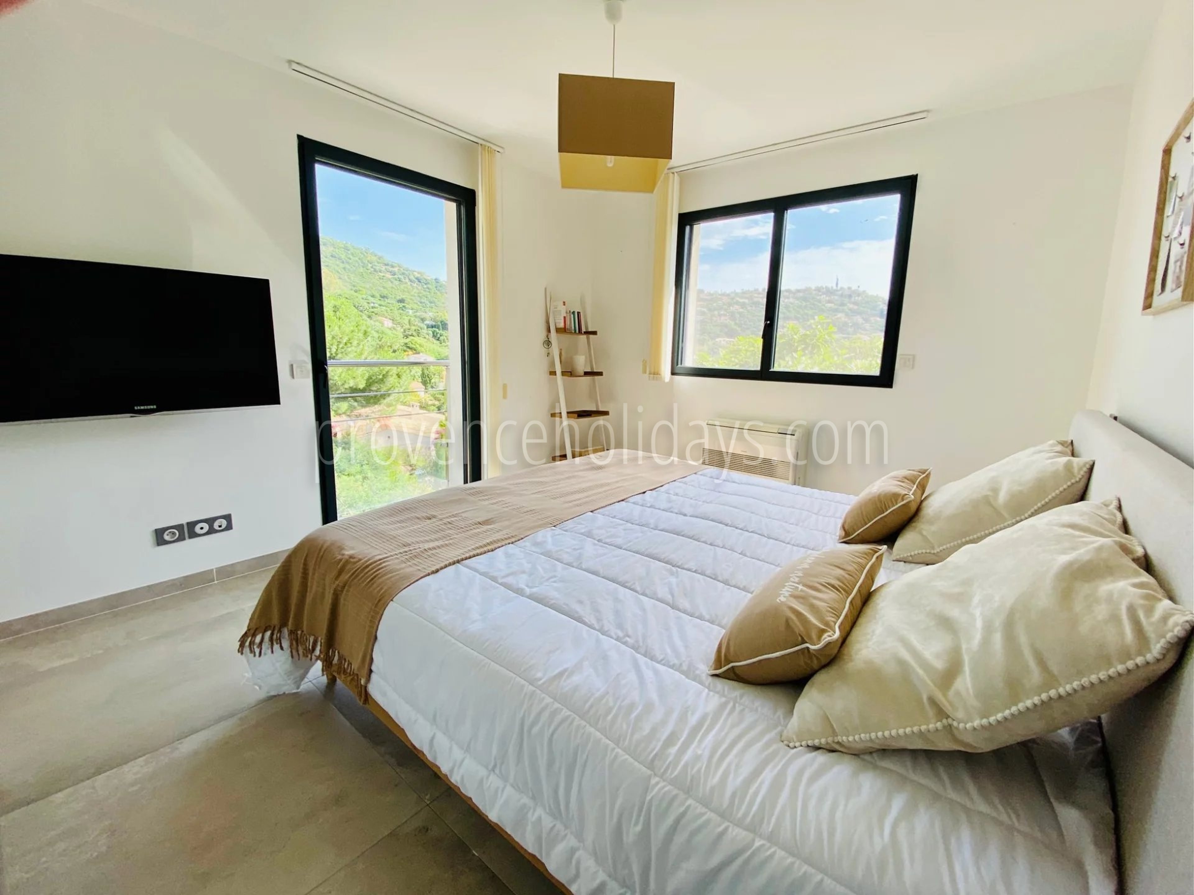 6 - Villa met zelfstandige ruimte in Cavalaire-sur-Mer: Villa: Bedroom