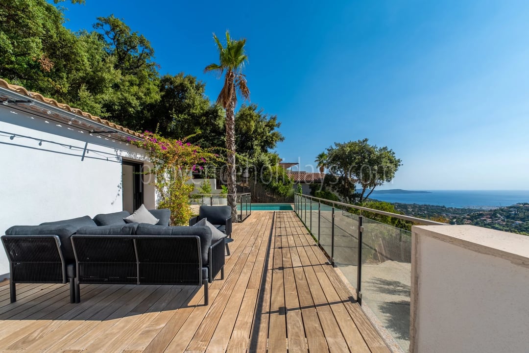 24 - Hedendaagse villa in Cavalaire-sur-Mer: Villa: Pool