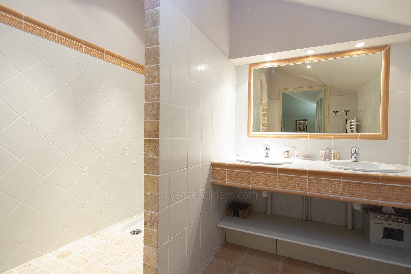 53 - Maison Lacoste: Villa: Bathroom
