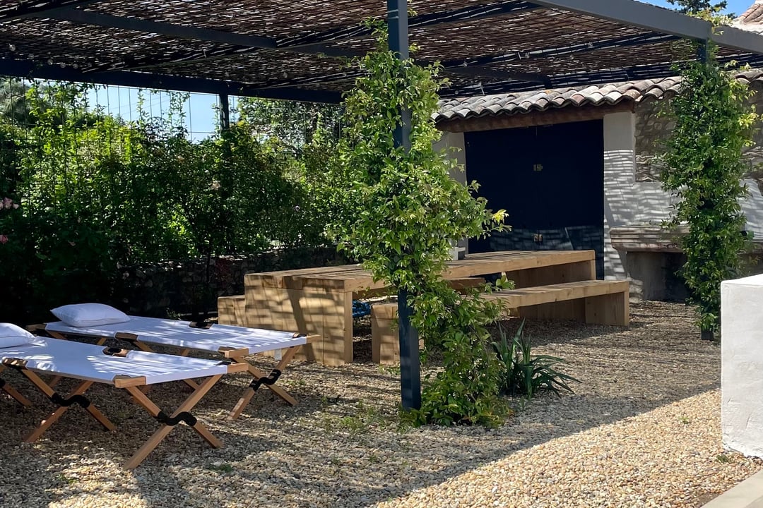16 - Mas de Seguret: Villa: Exterior