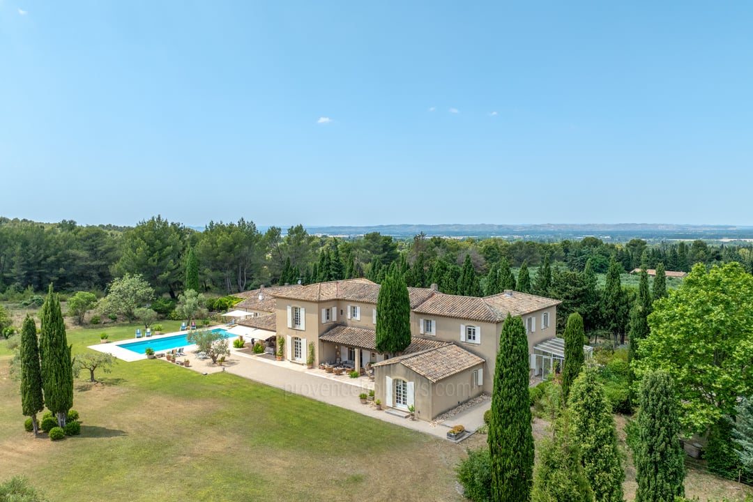3 - Mas des Trois Cyprès: Villa: Exterior