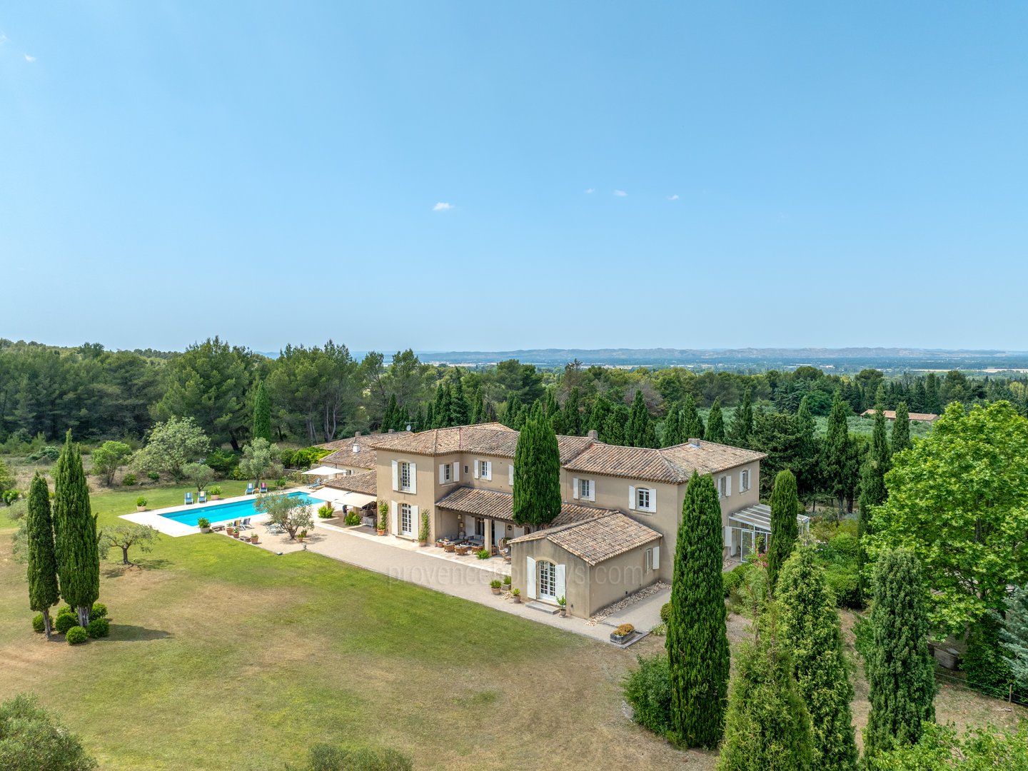 3 - Mas des Trois Cyprès: Villa: Exterior
