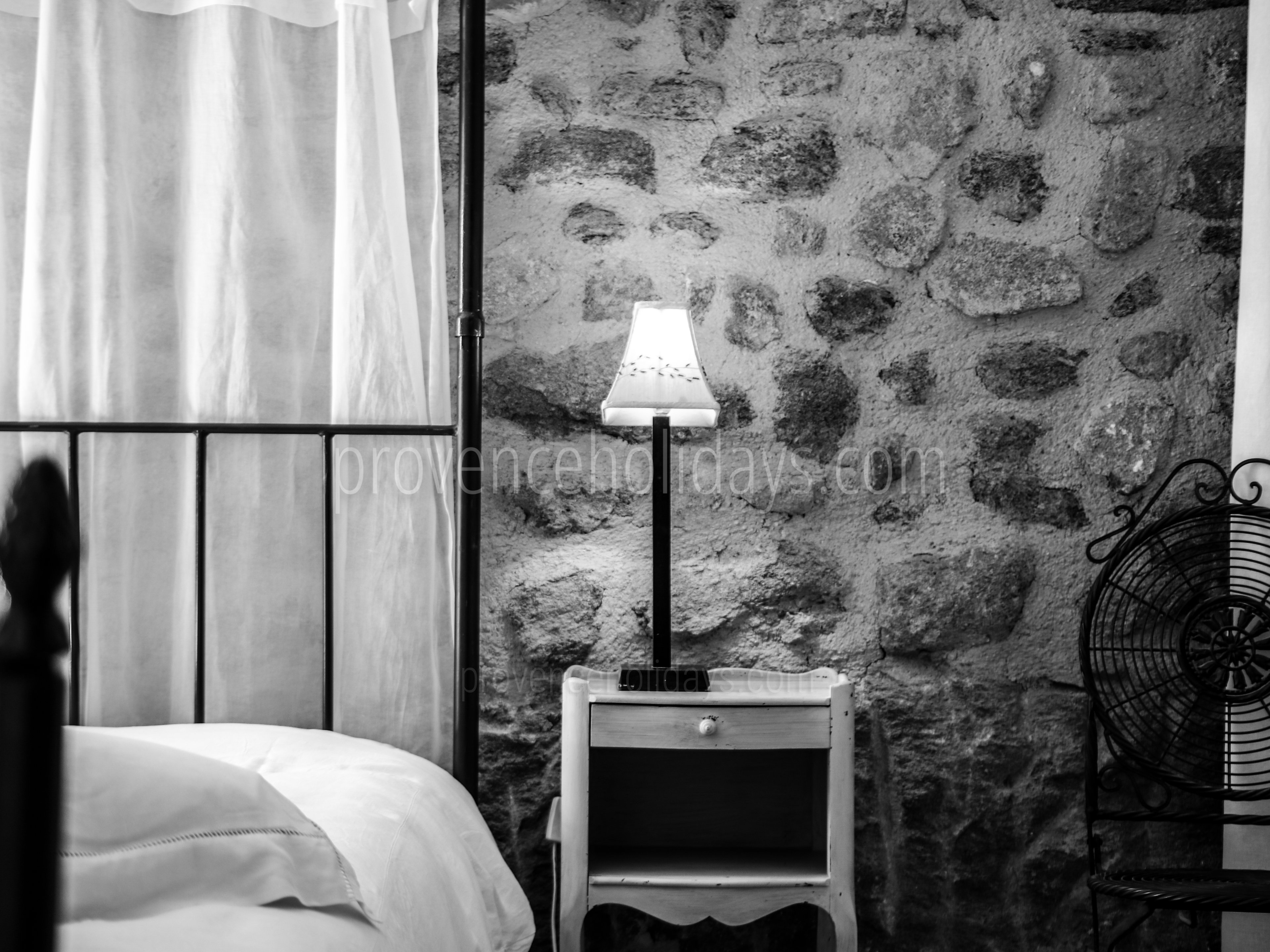 36 - Mas de Beaumes: Villa: Bedroom